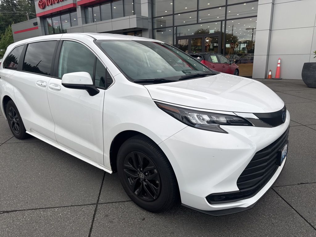2024 Toyota Sienna LE 8-Passenger Hybrid AWD's photo