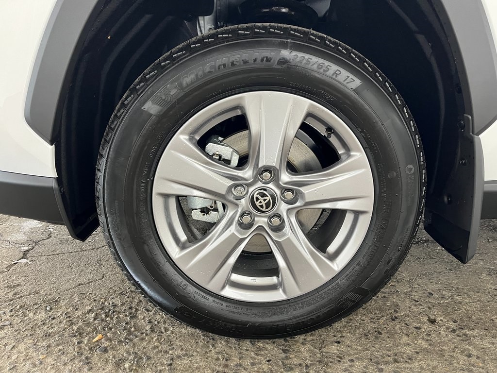 New 2025 Toyota RAV4 XLE XLE AWD SUV