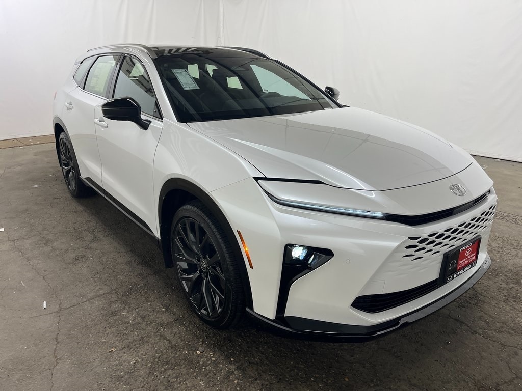 2025 Toyota Crown Signia Limited's photo