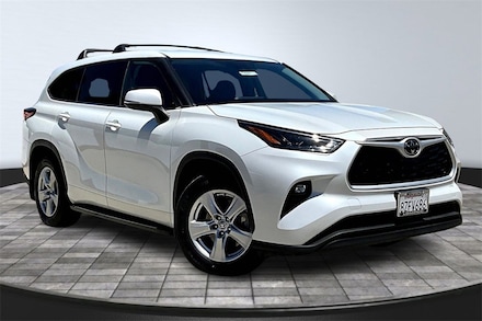 2022 Toyota Highlander LE SUV