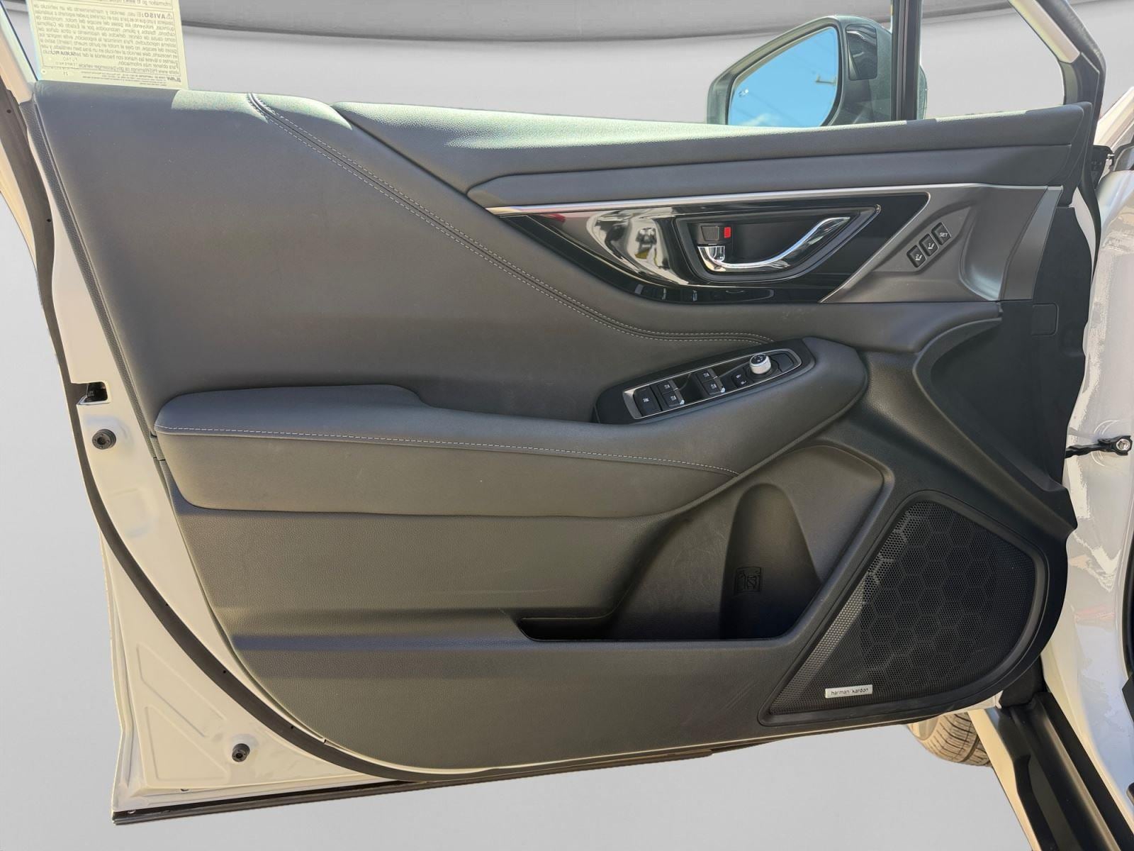 2025 Subaru Outback Limited - Photo 17