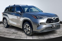2025 Toyota Highlander XLE XLE FWD