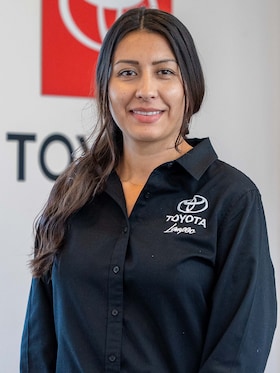 Staff member Roxana Lopez from ID_02a9336f9a0b