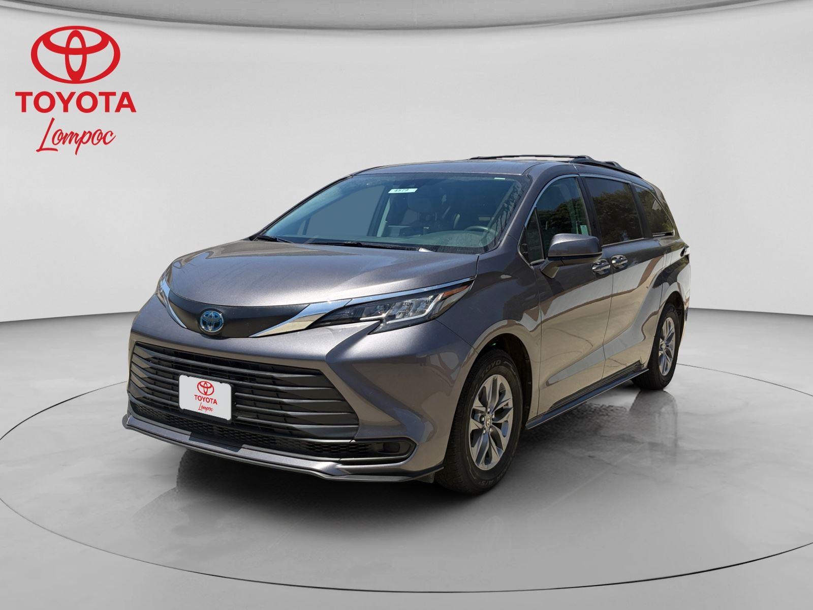 2023 Toyota Sienna LE 8-Passenger Hybrid AWD's photo