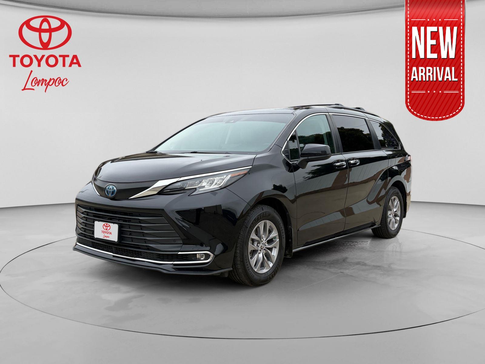 2022 Toyota Sienna XLE 8-Passenger Hybrid FWD's photo