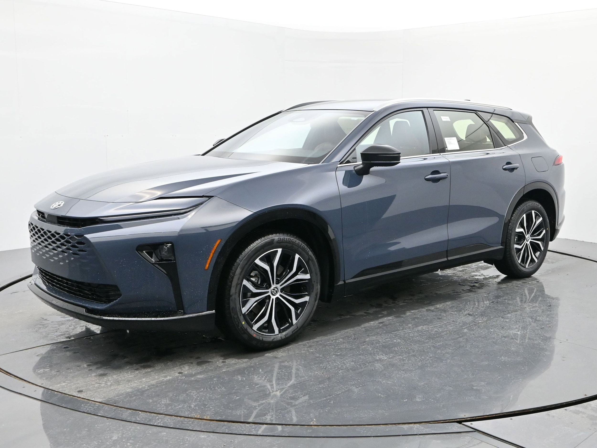 2025 Toyota Crown Signia XLE's photo