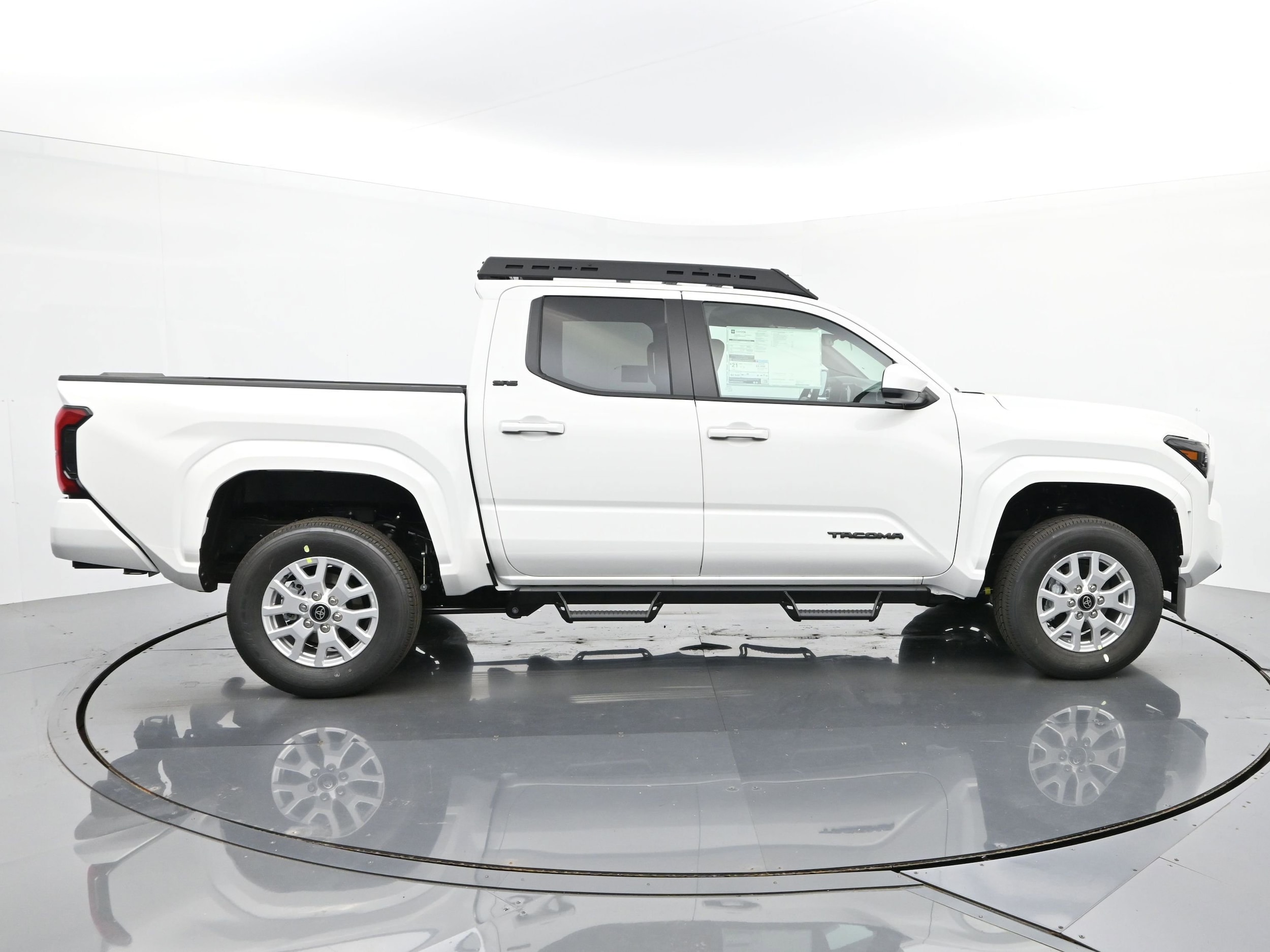 2025 Toyota Tacoma SR5 - Photo 6