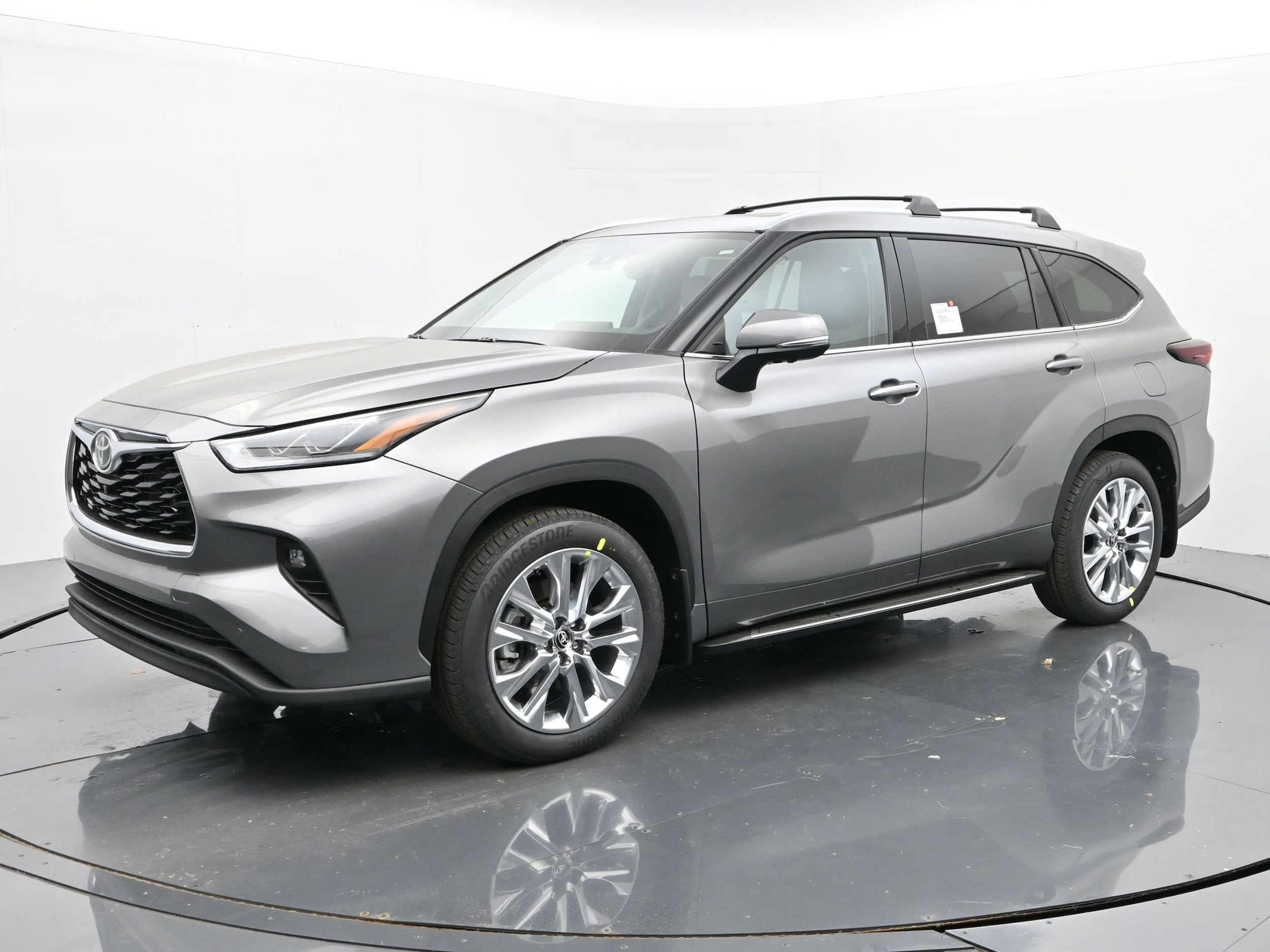2026 Toyota Highlander Limited's photo