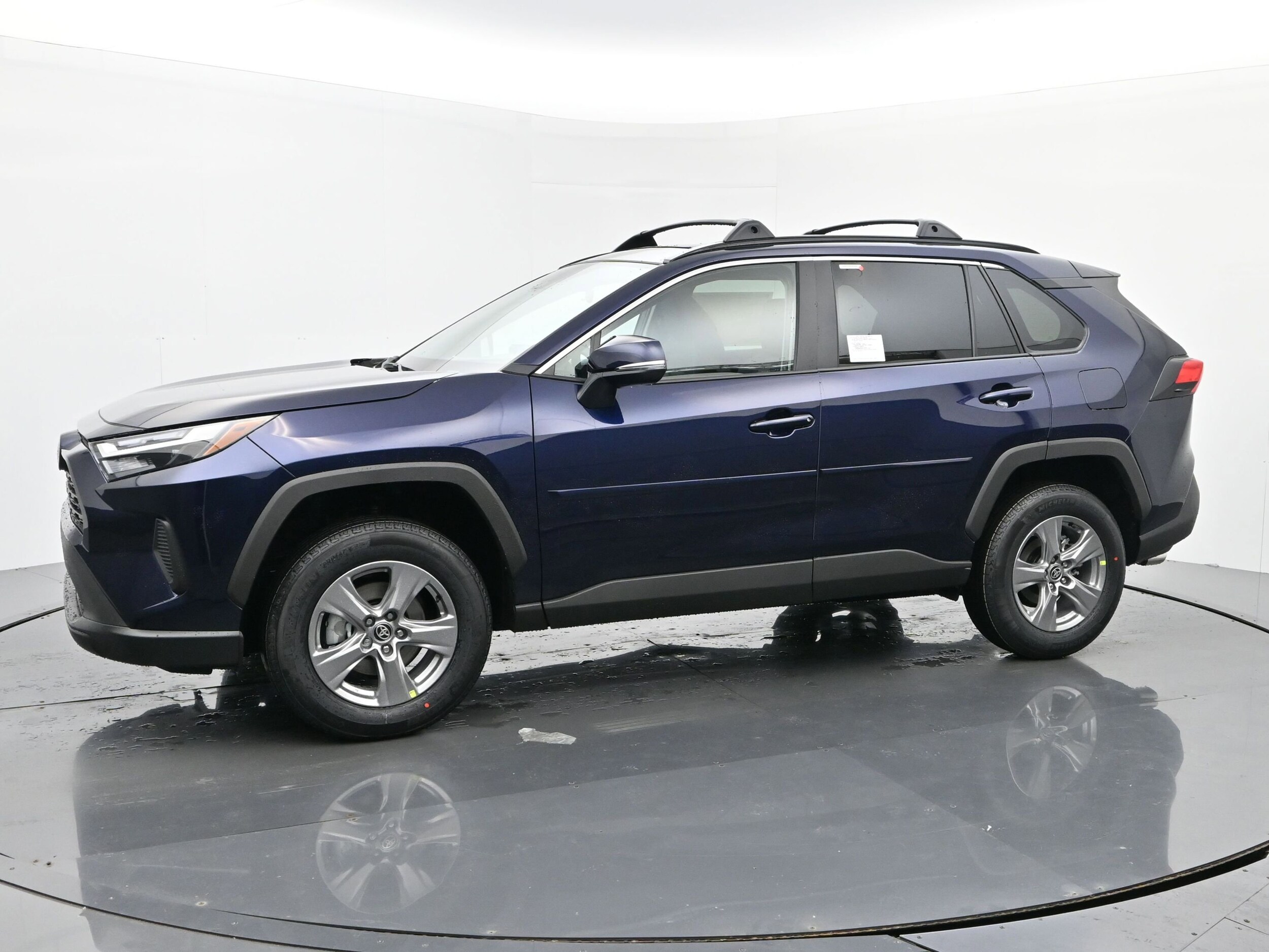 2025 Toyota RAV4 XLE photo 2