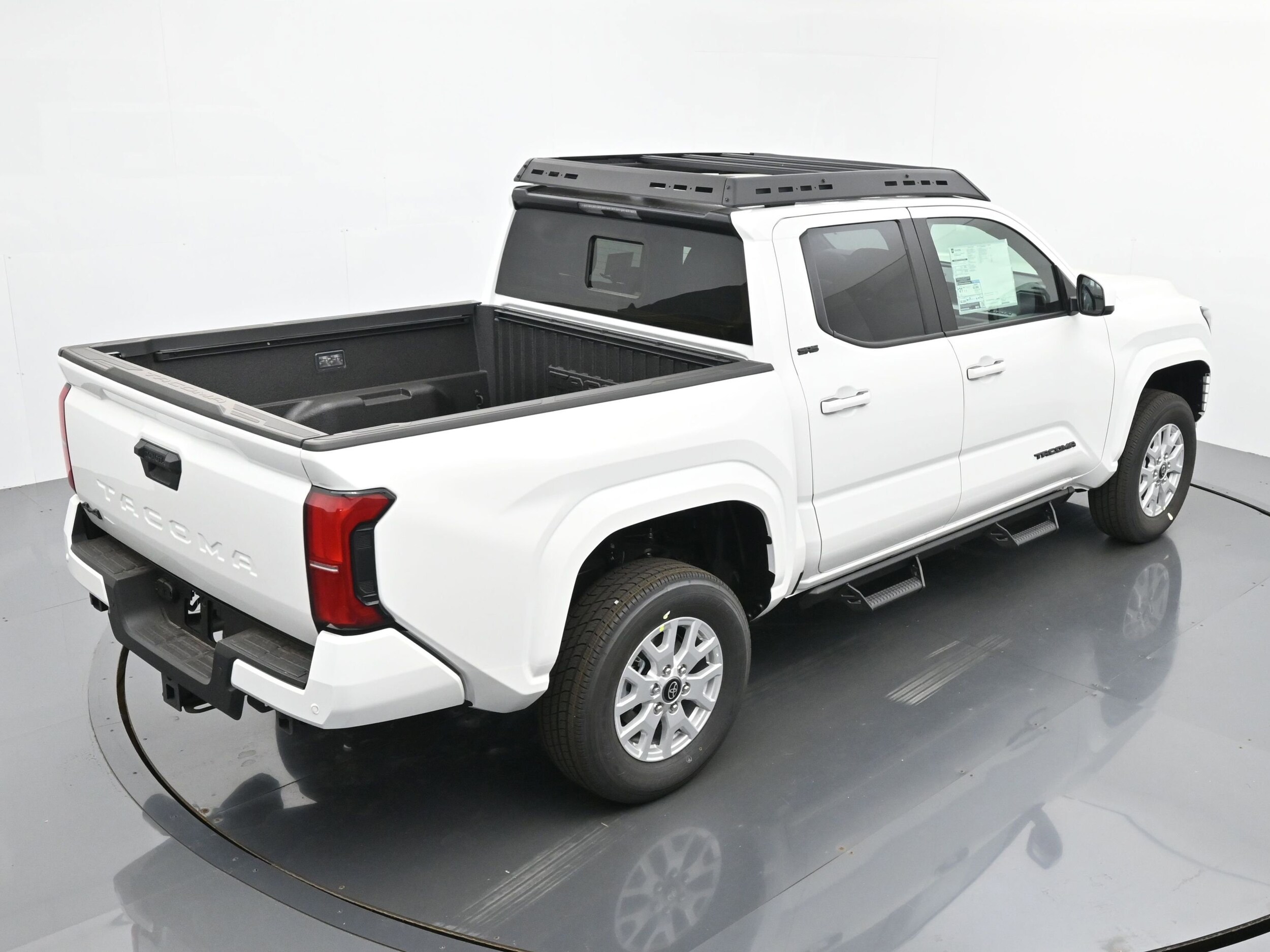 2025 Toyota Tacoma SR5 - Photo 27