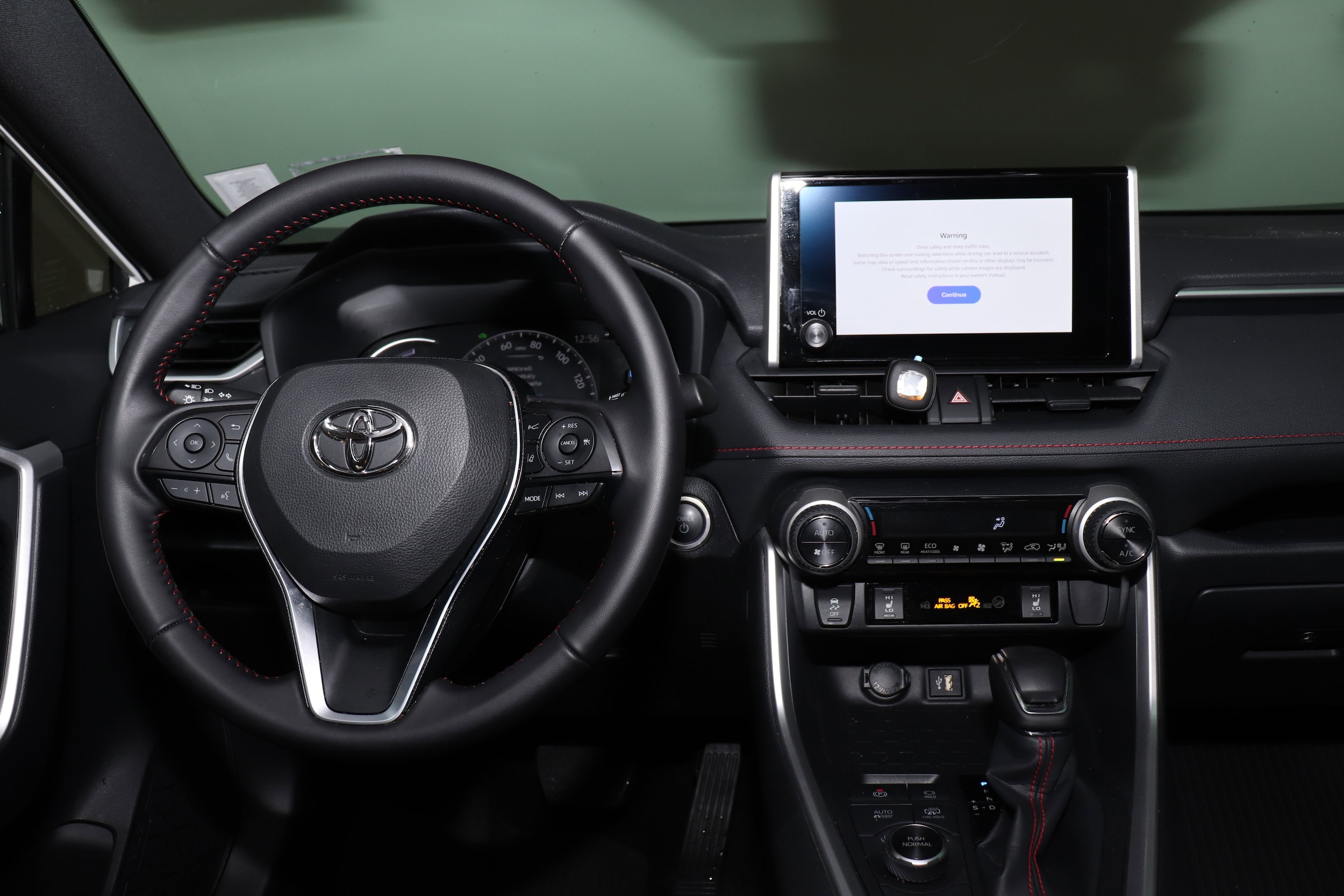 2025 Toyota RAV4 SE - Photo 21