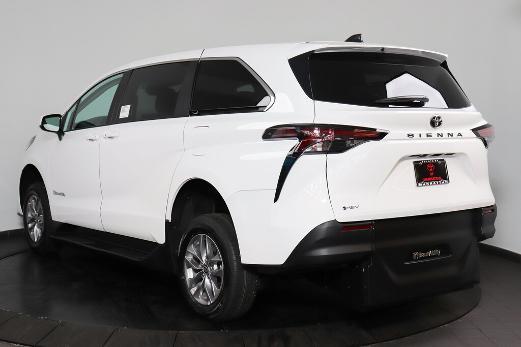 Used 2026 Toyota Sienna LE 8 Passenger Van Passenger Van