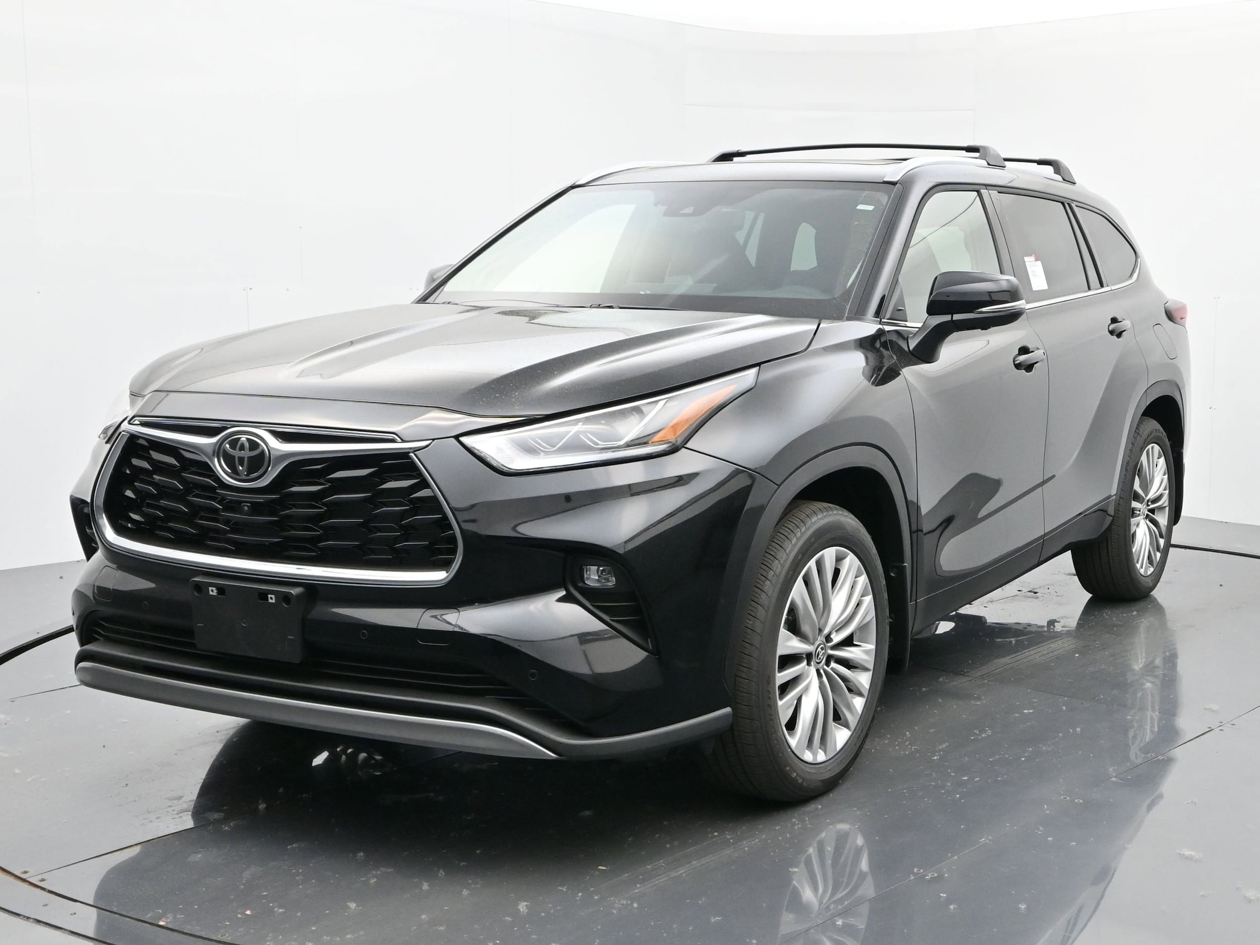 2026 Toyota Highlander Platinum's photo