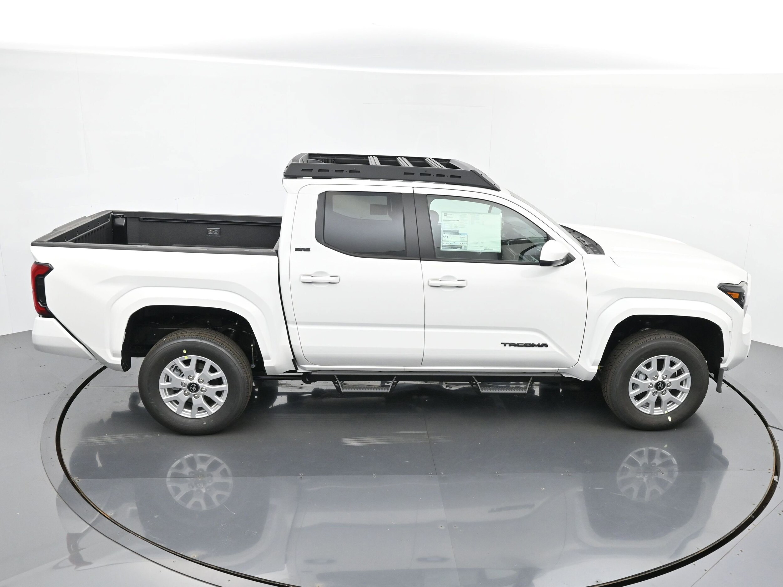 2025 Toyota Tacoma SR5 - Photo 28