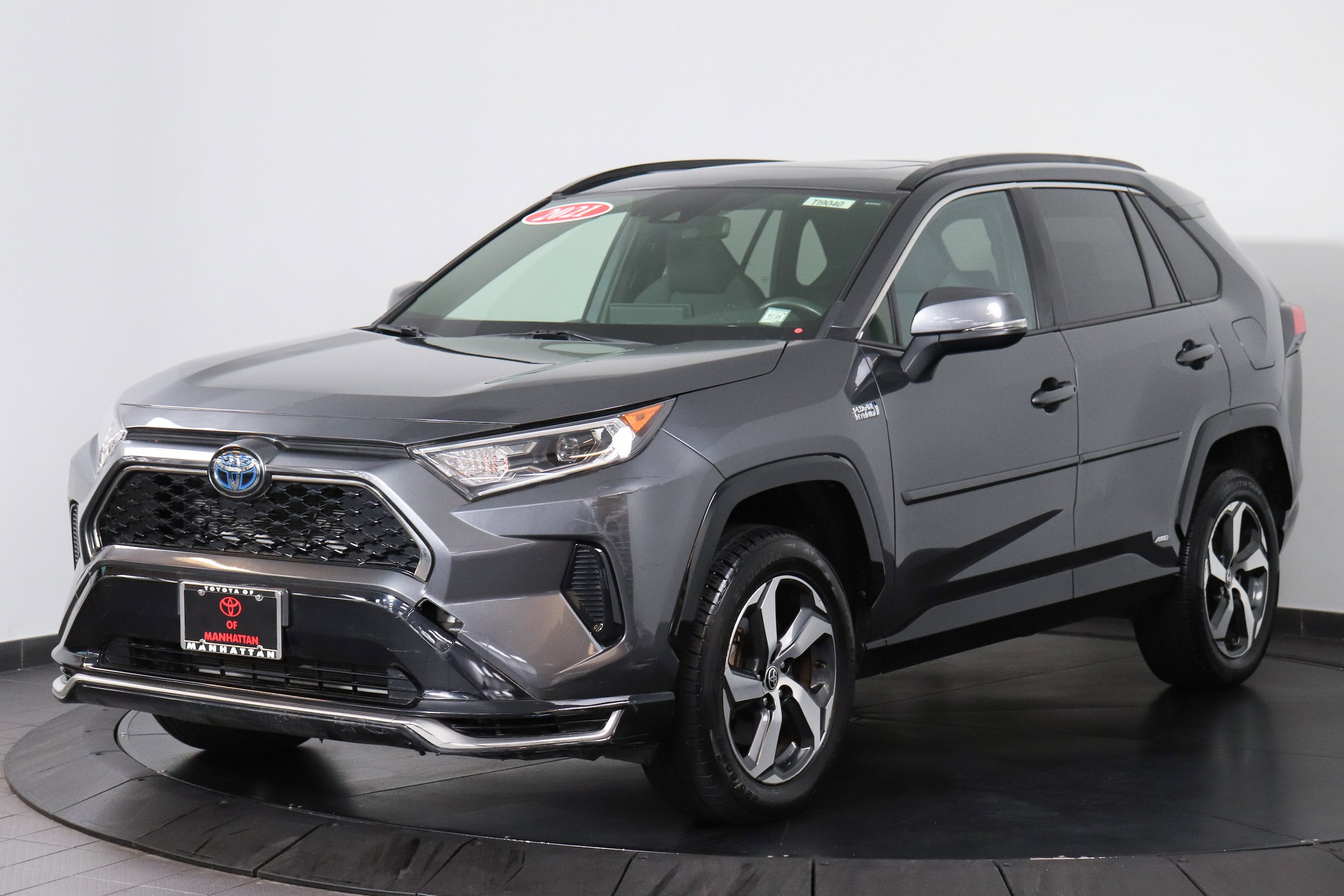 2021 Toyota RAV4 SE's photo