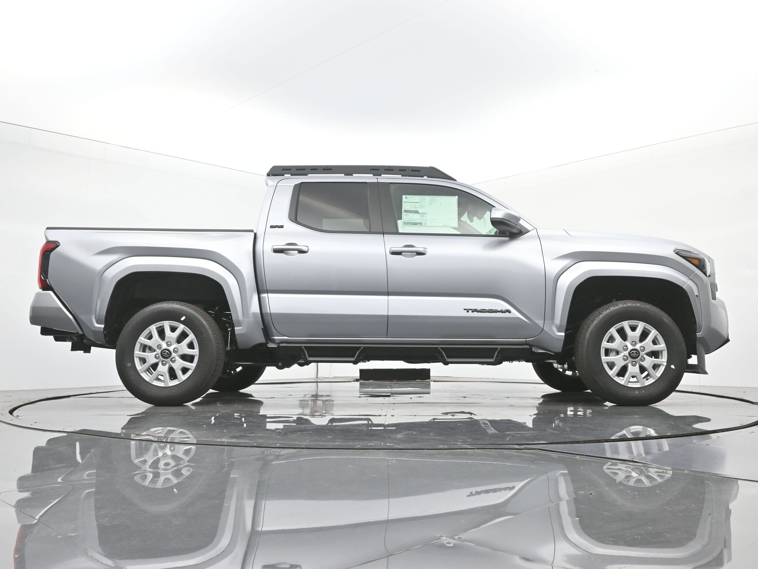 2025 Toyota Tacoma SR5 - Photo 20