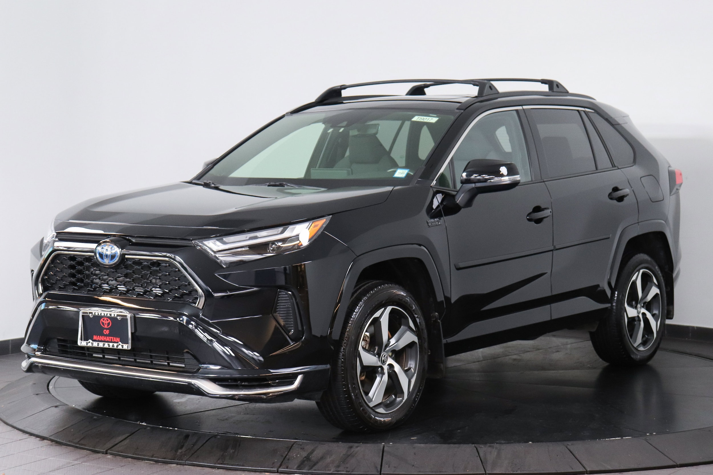 2022 Toyota RAV4 SE's photo