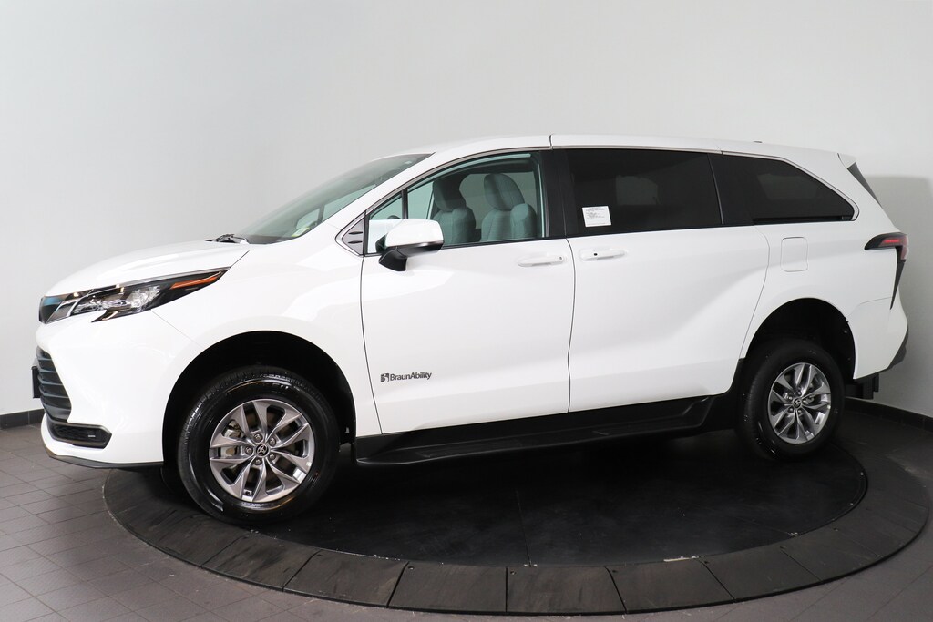 Used 2026 Toyota Sienna LE 8 Passenger Van Passenger Van
