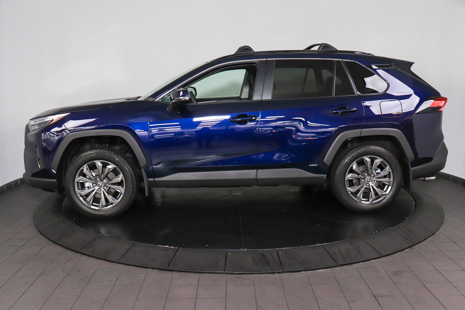 2025 Toyota RAV4 Hybrid XLE Premium photo 2