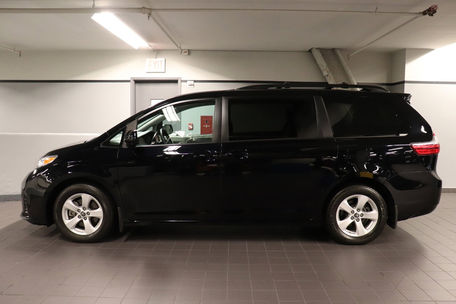 Used 2020 Toyota Sienna LE with VIN 5TDKZ3DC0LS083371 for sale in New York, NY