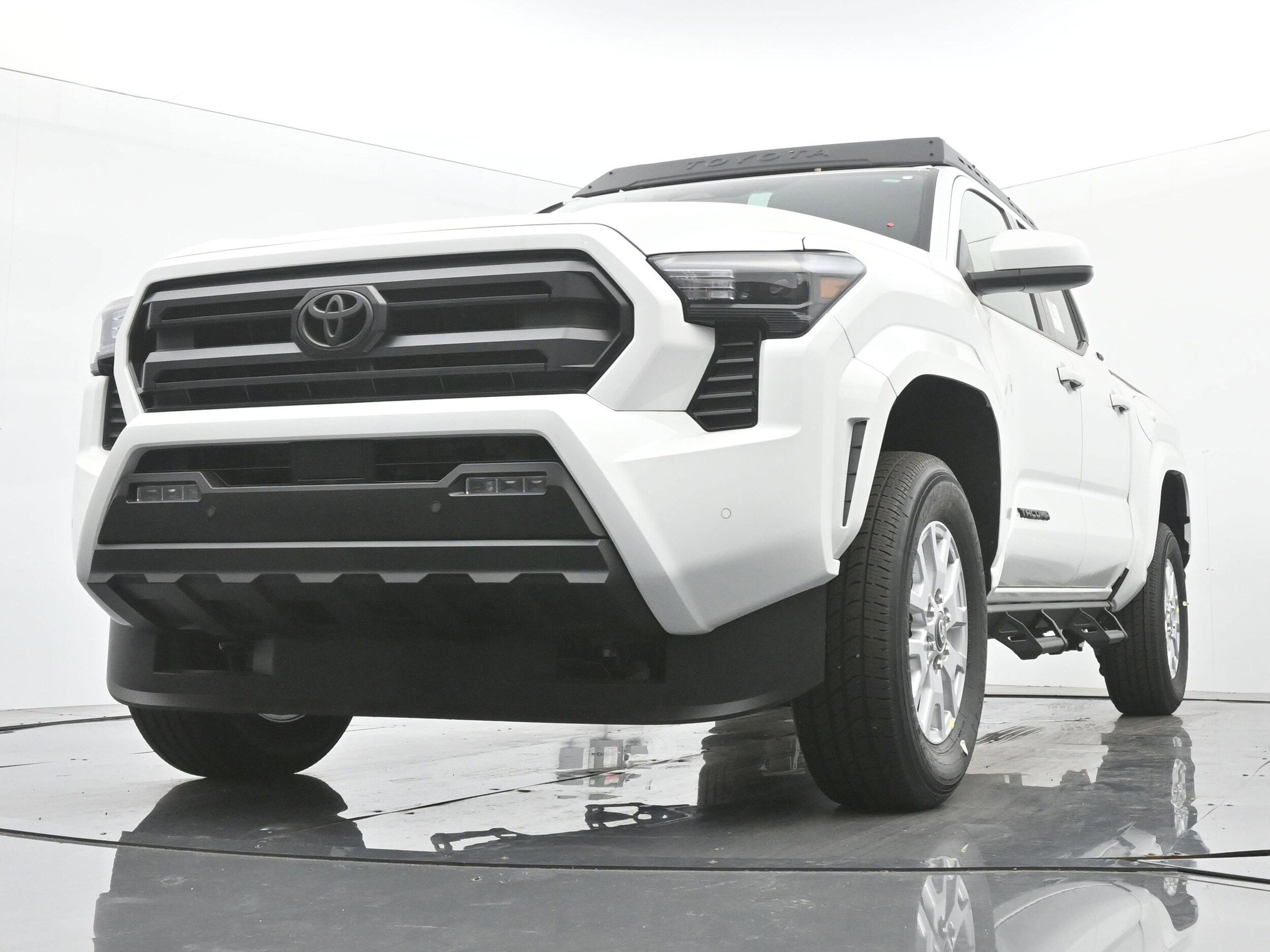 2025 Toyota Tacoma SR5 - Photo 15