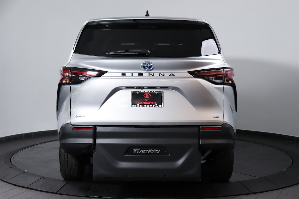 Used 2025 Toyota Sienna LE 8 Passenger Van Passenger Van