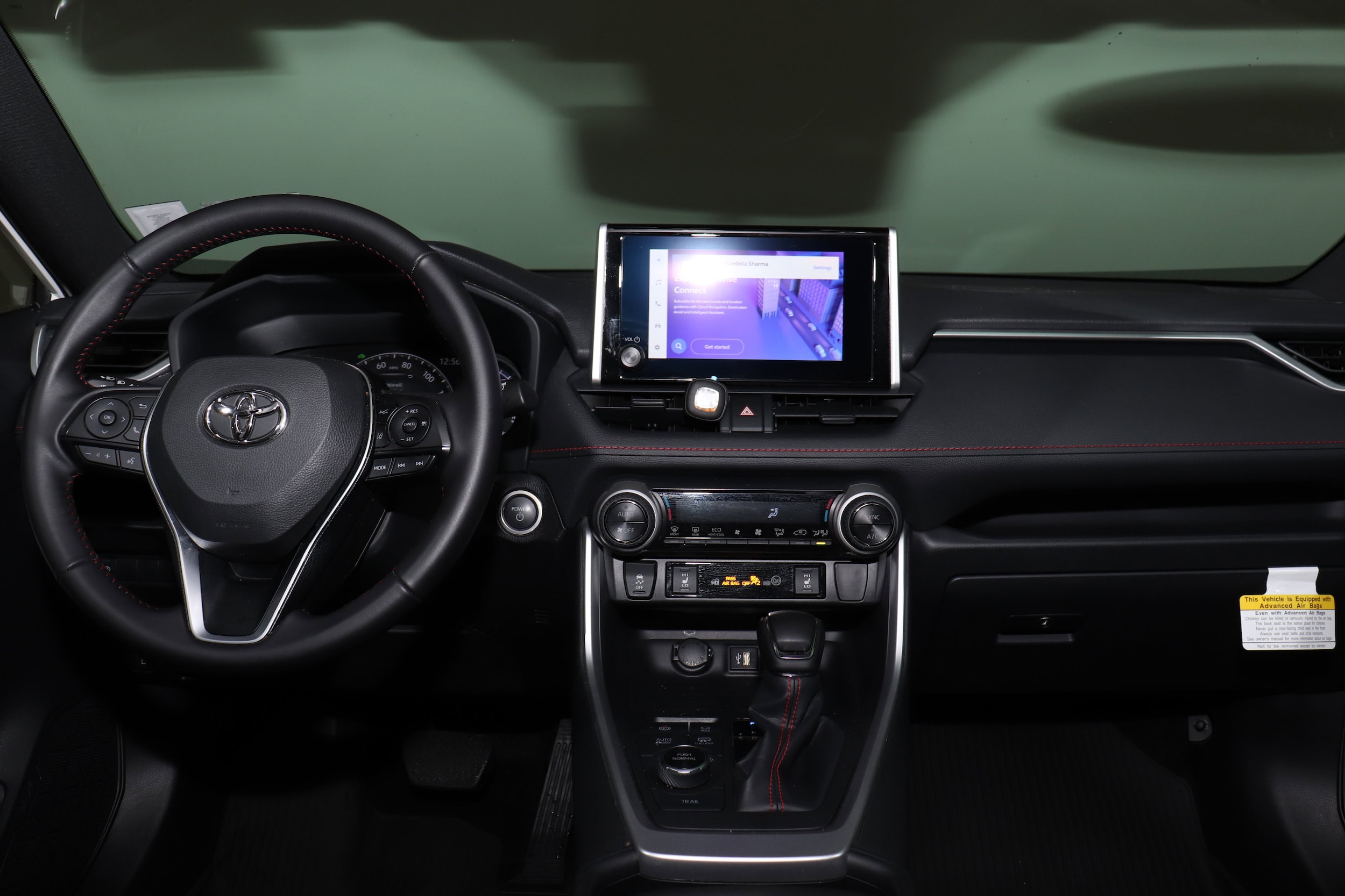 2025 Toyota RAV4 SE - Photo 22