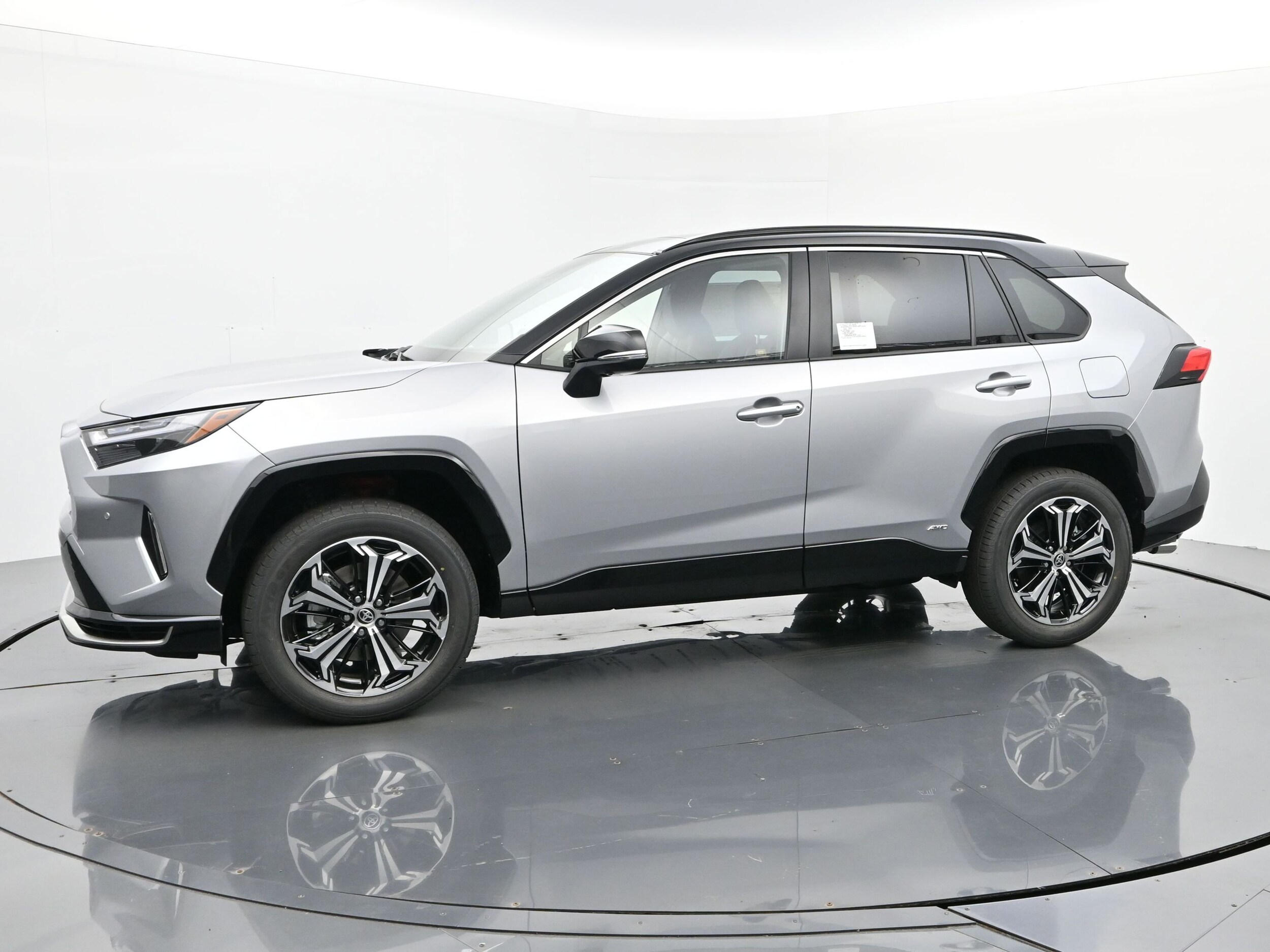 2025 Toyota RAV4 Prime XSE Premium photo 2