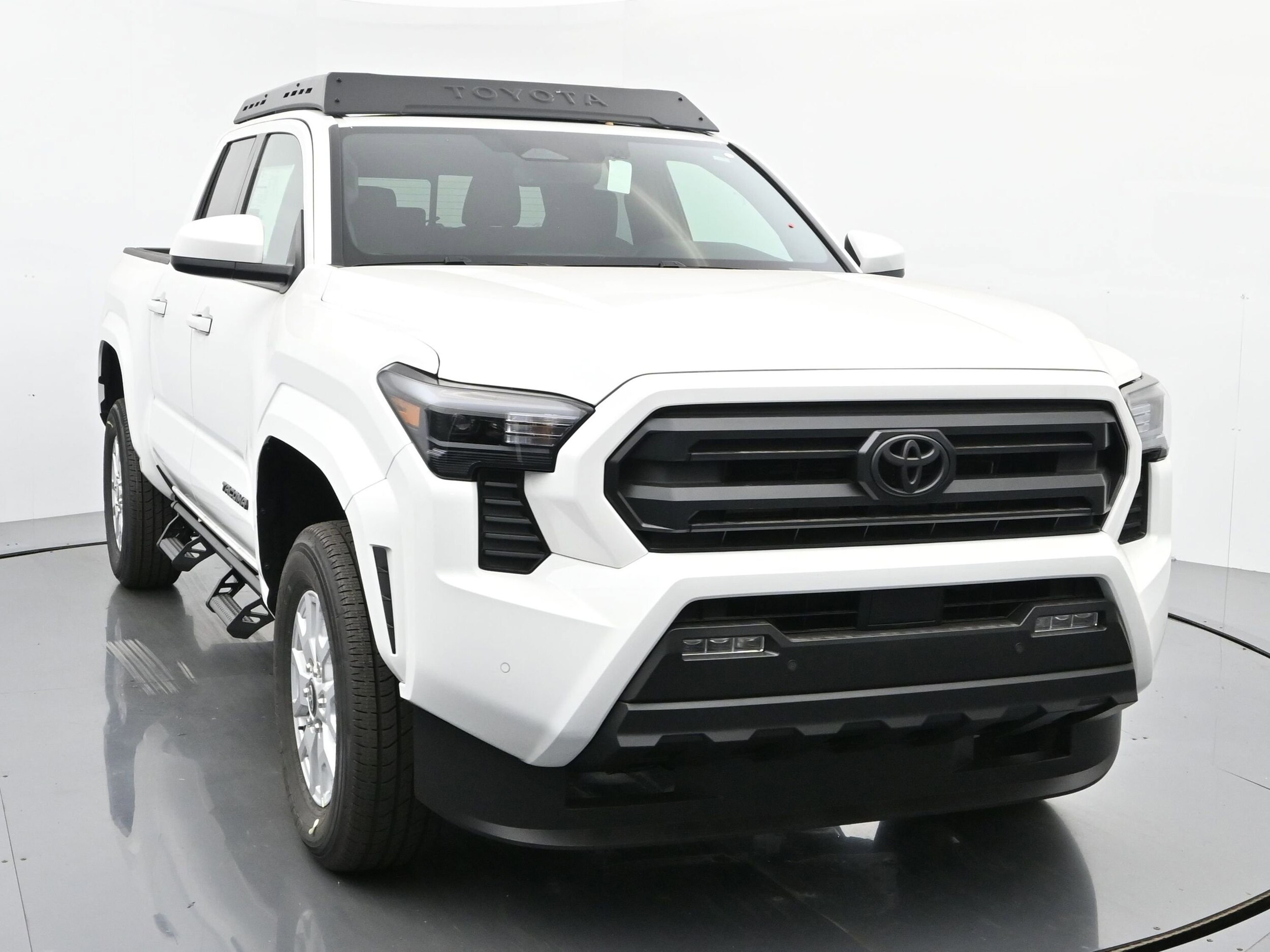 2025 Toyota Tacoma SR5 - Photo 8