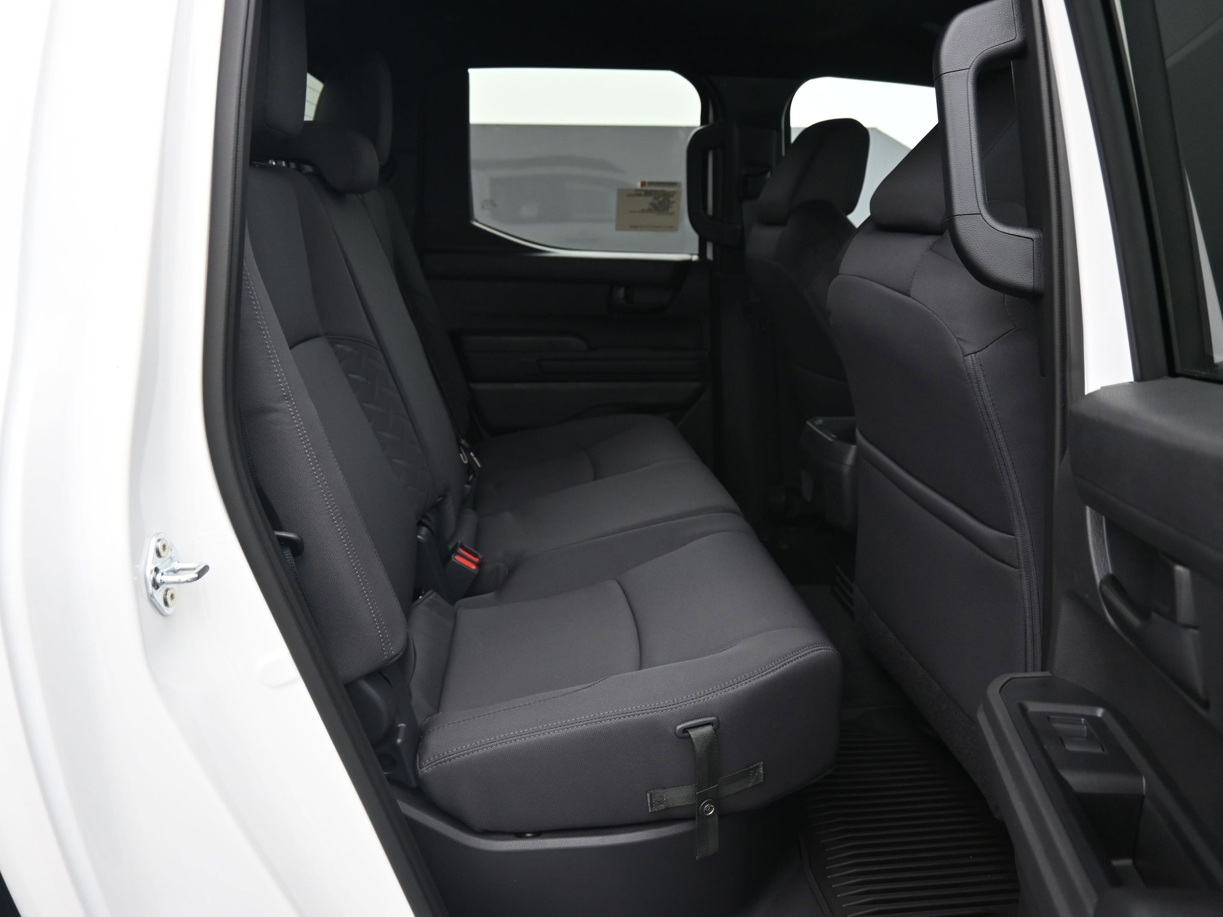 2025 Toyota Tacoma SR5 - Photo 12
