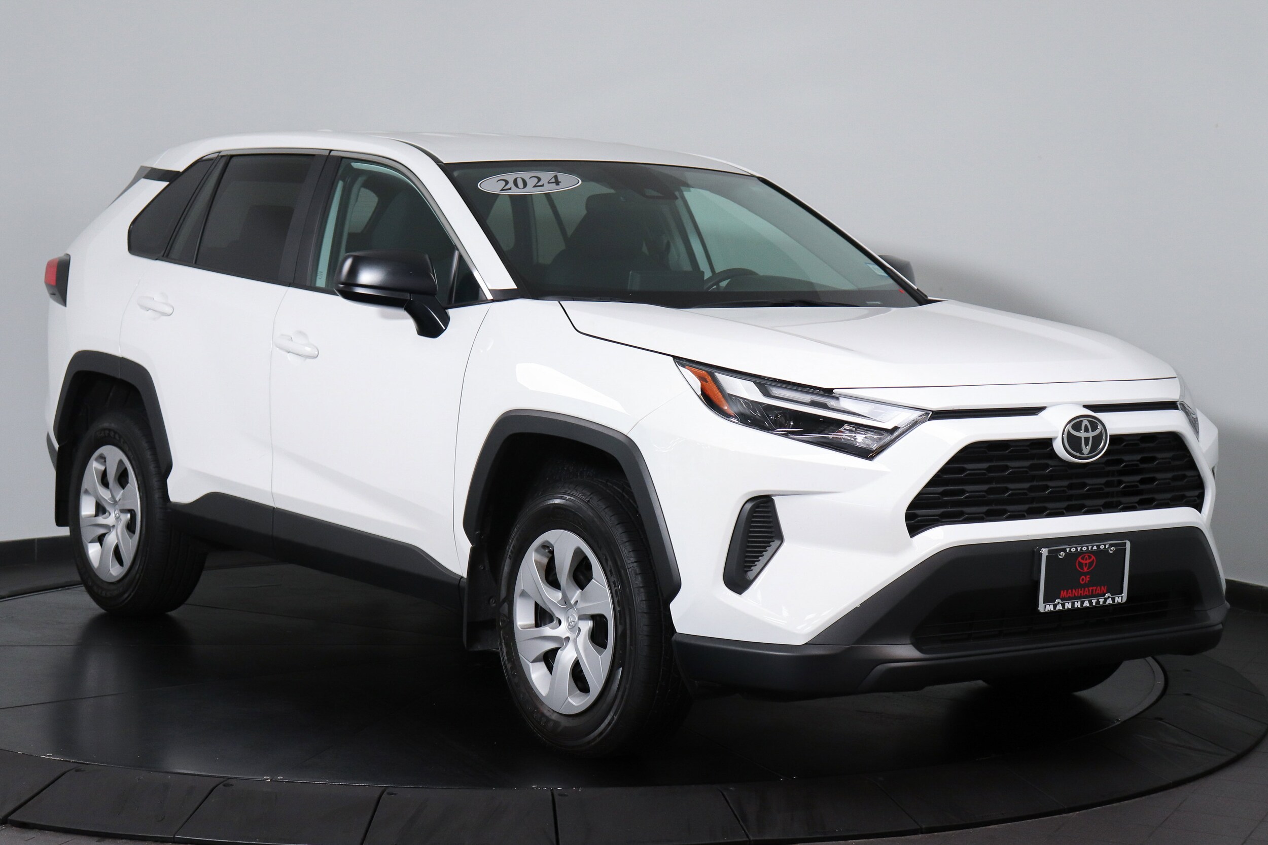 2024 Toyota RAV4 LE photo 4