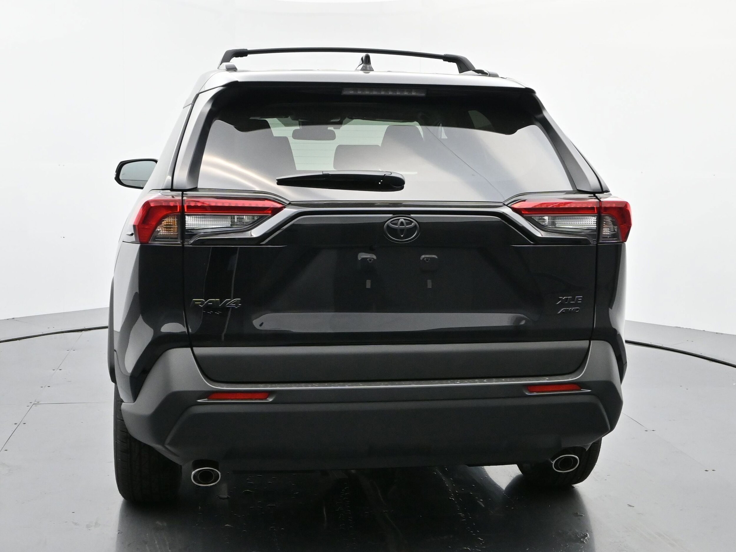 2025 Toyota RAV4 XLE photo 4