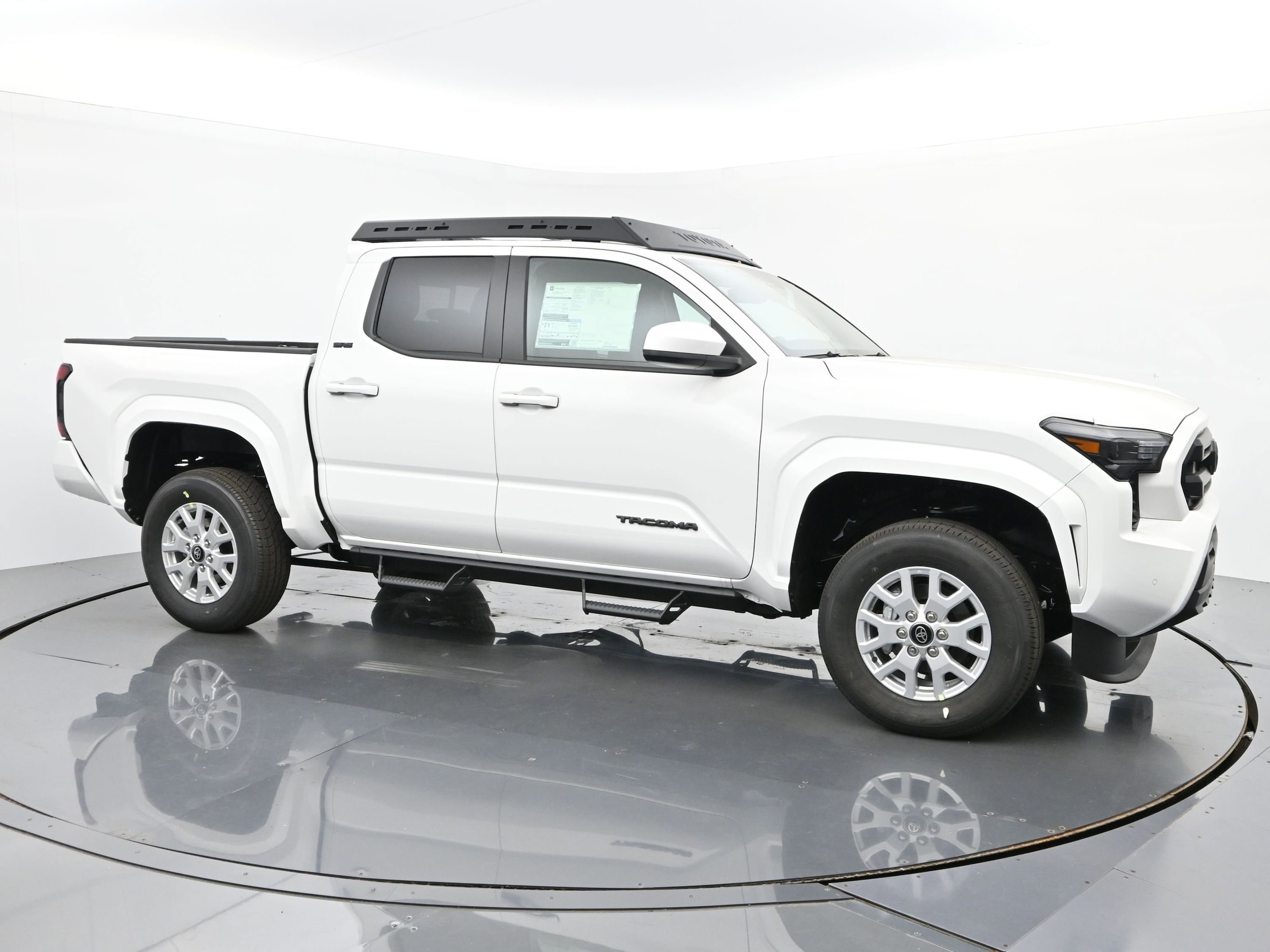 2025 Toyota Tacoma SR5 - Photo 7