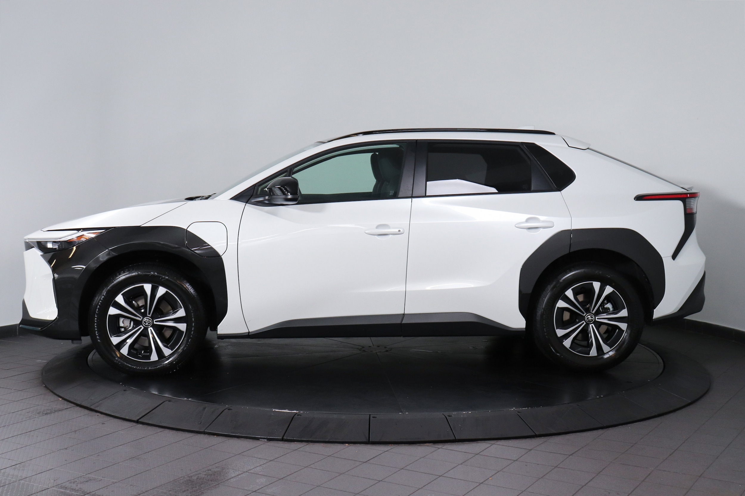 Used 2025 Toyota bZ4X XLE with VIN JTMAAAAA4SA073206 for sale in New York, NY