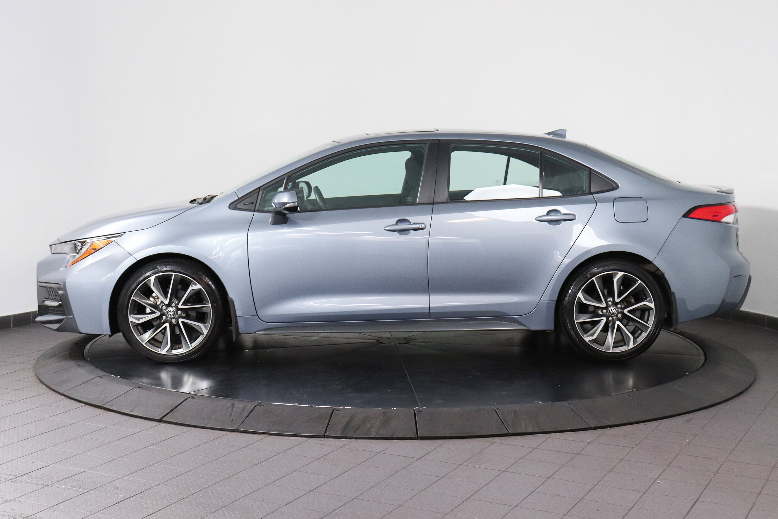 Used 2022 Toyota Corolla SE with VIN 5YFP4MCE1NP137091 for sale in New York, NY