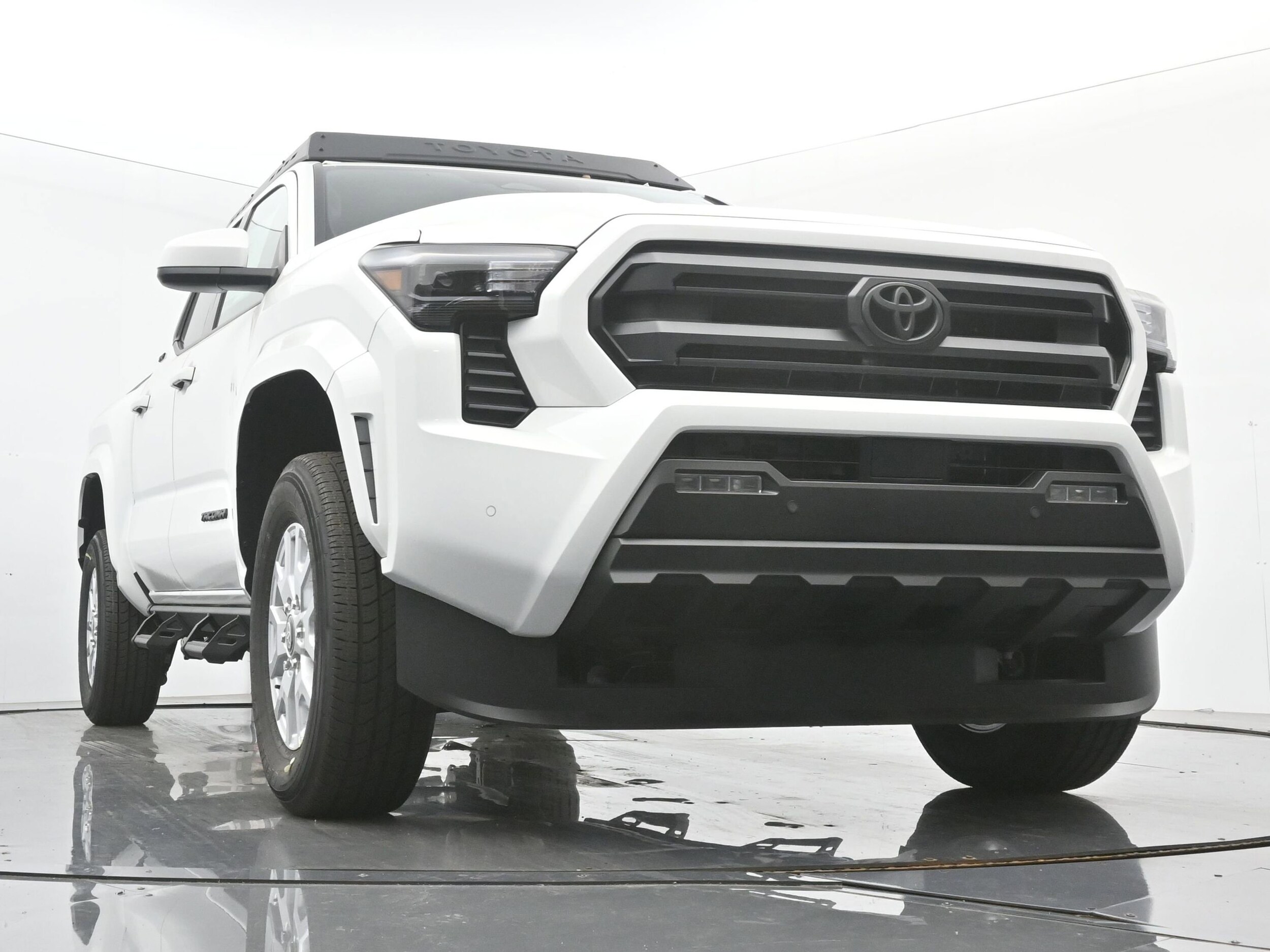 2025 Toyota Tacoma SR5 - Photo 22