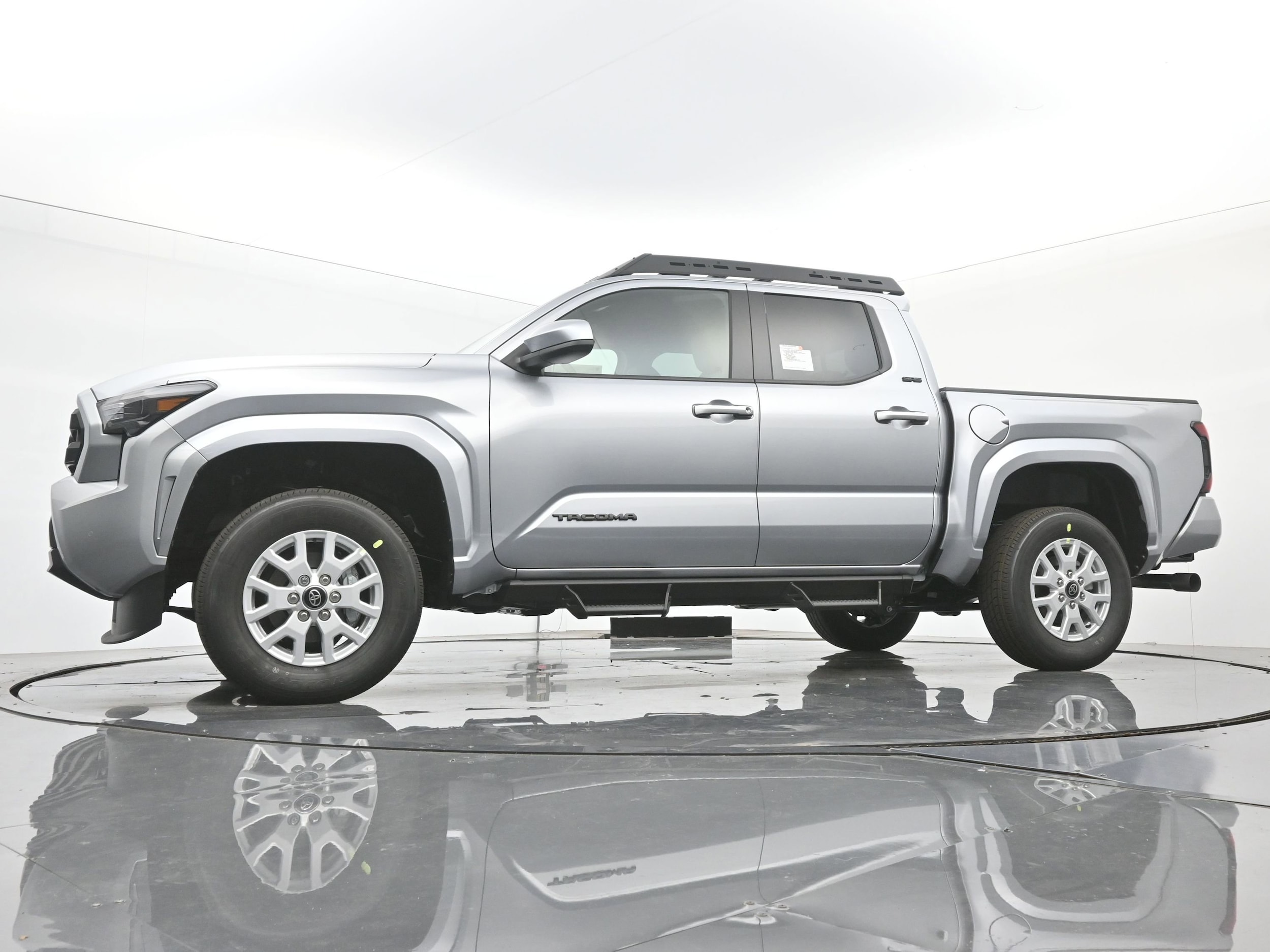 2025 Toyota Tacoma SR5 - Photo 16