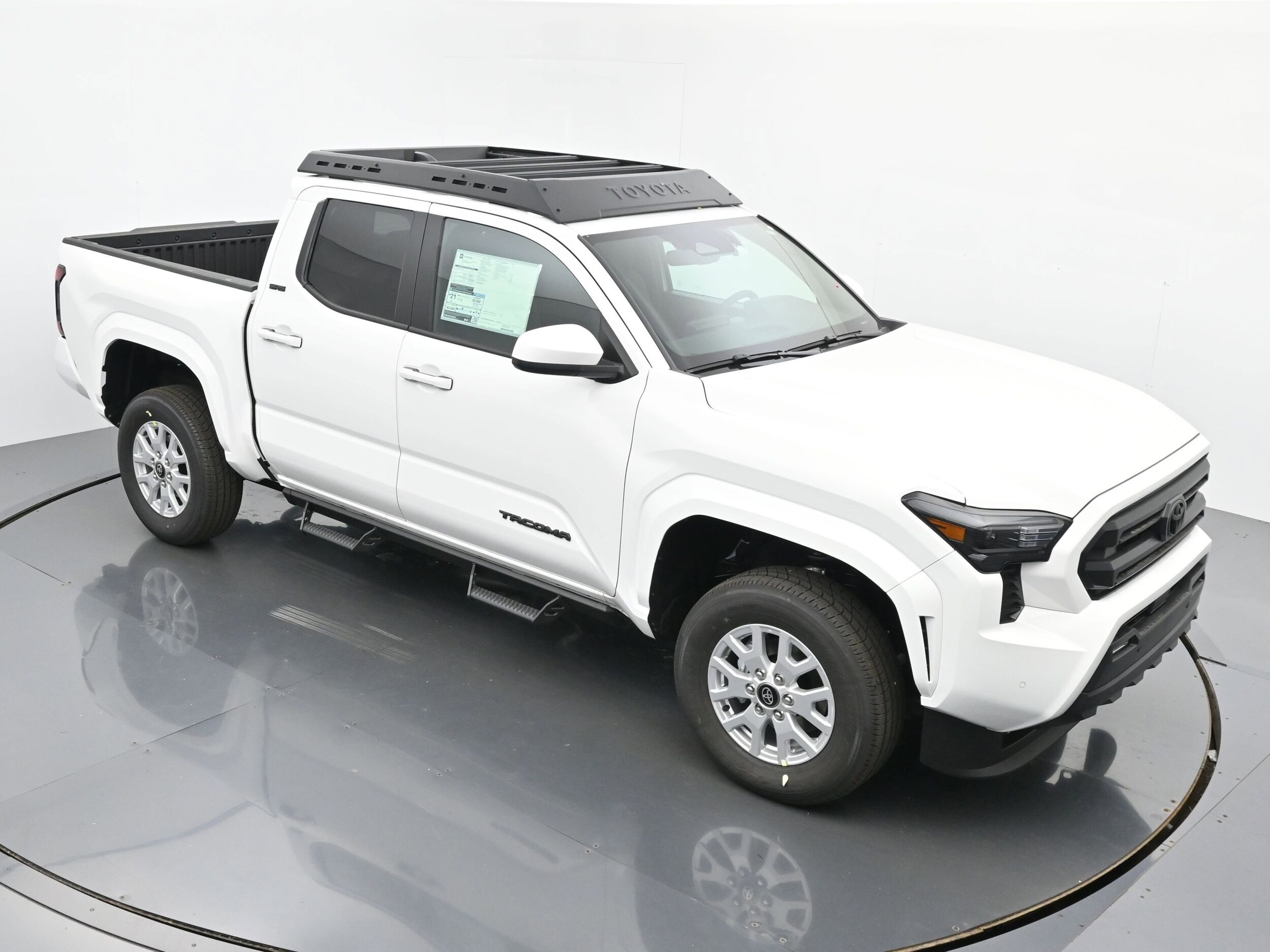 2025 Toyota Tacoma SR5 - Photo 29