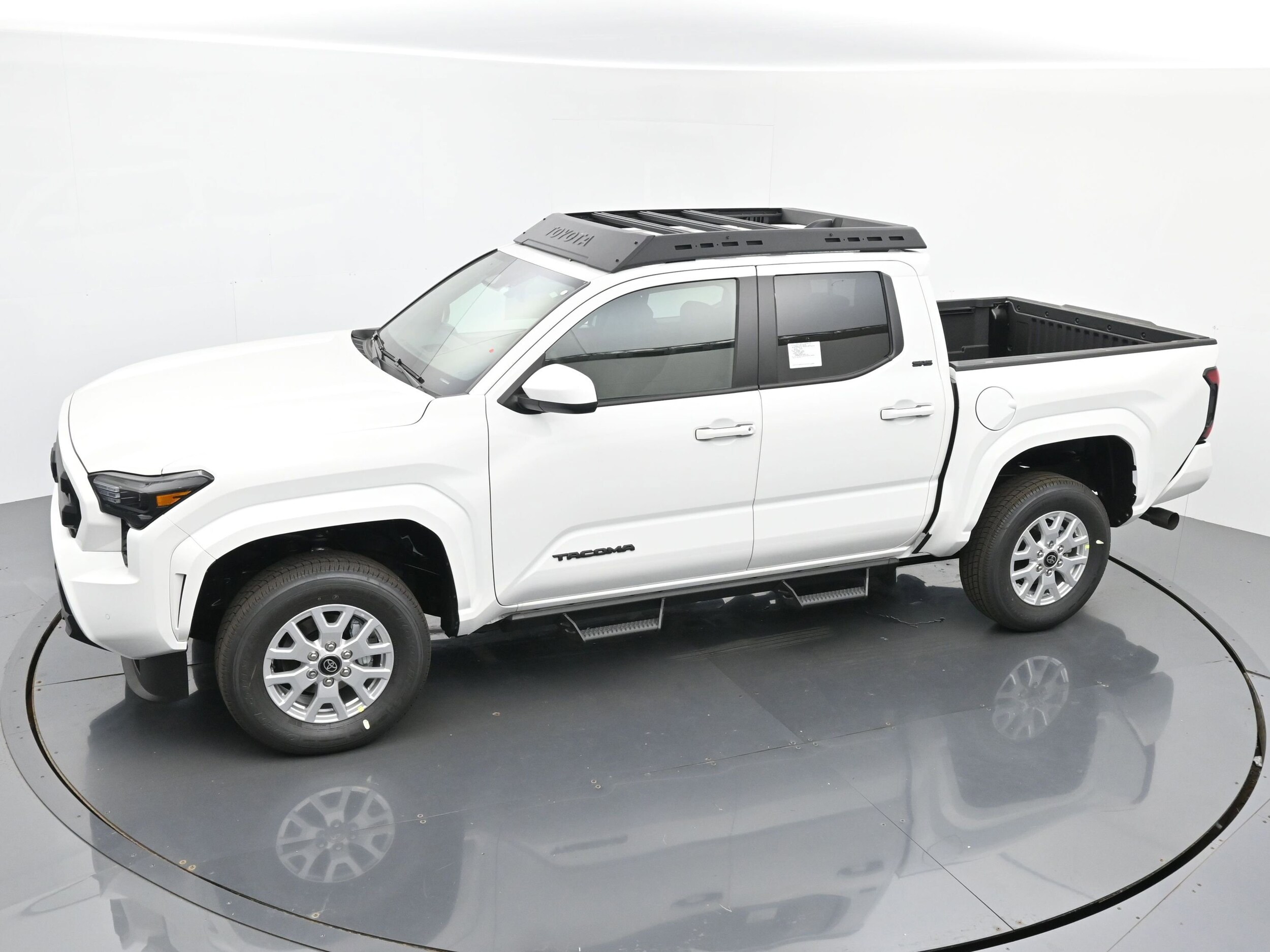 2025 Toyota Tacoma SR5 - Photo 24