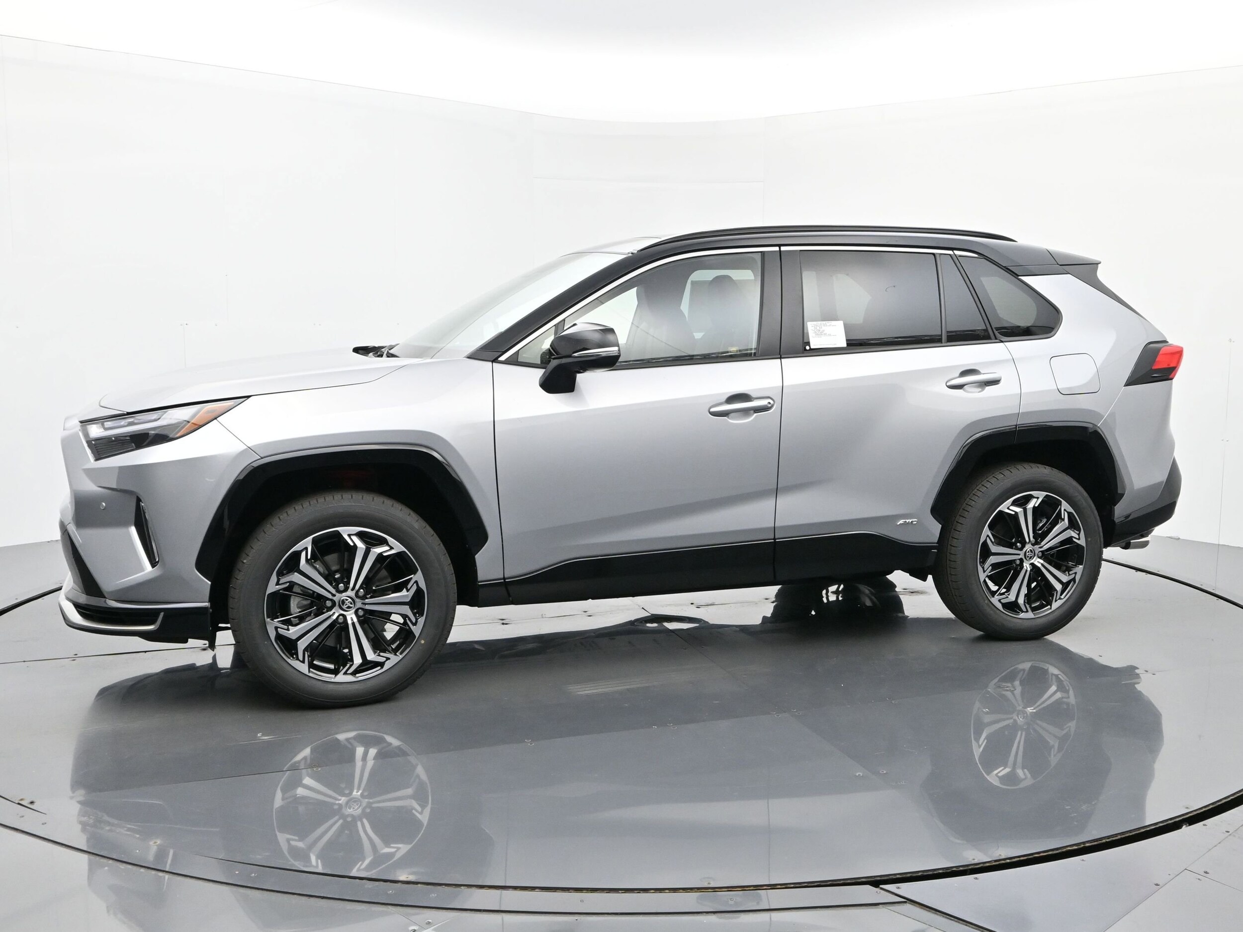2025 Toyota RAV4 Prime XSE Premium photo 2