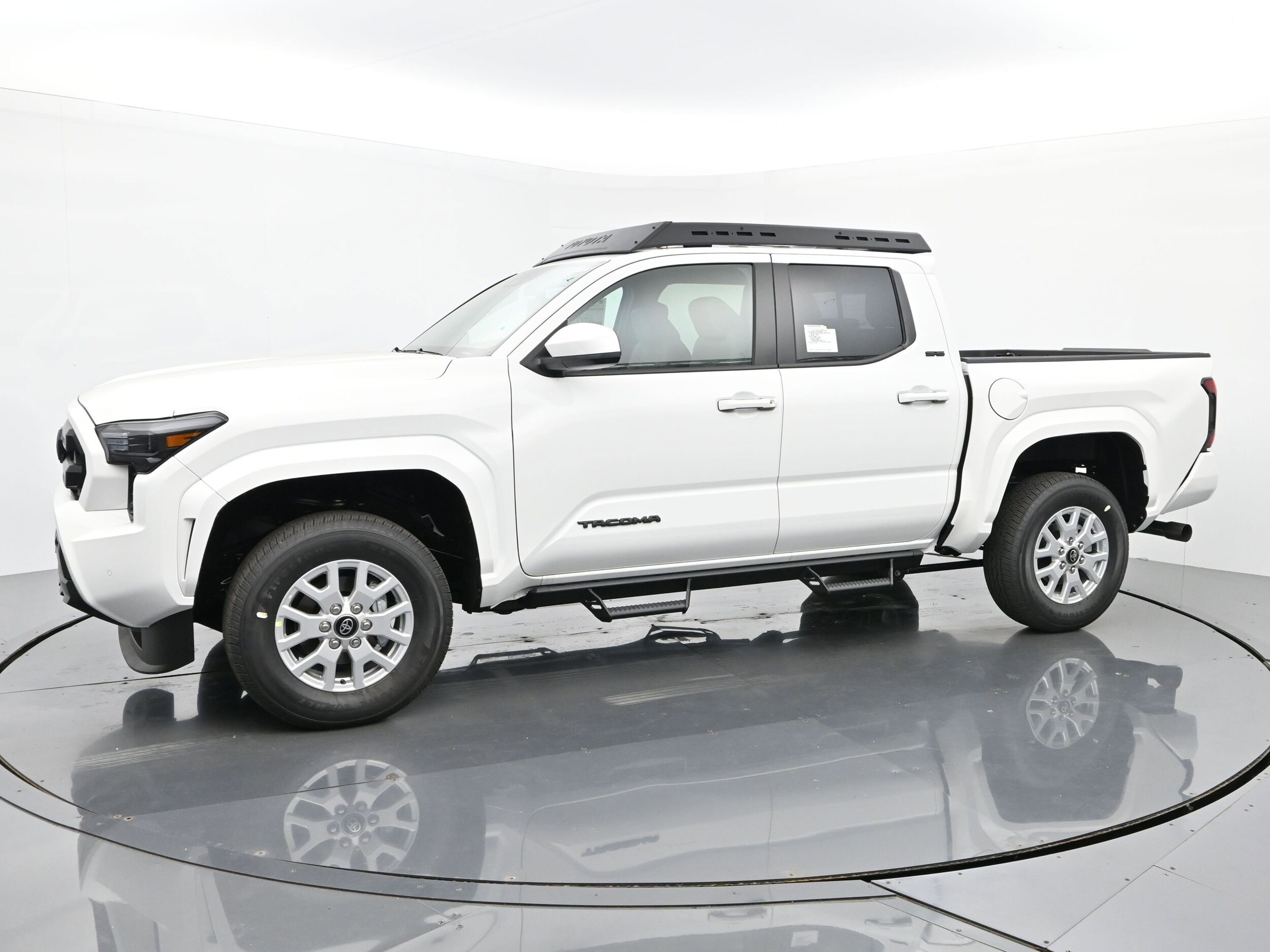 2025 Toyota Tacoma SR5 4x4 Double Cab photo 2