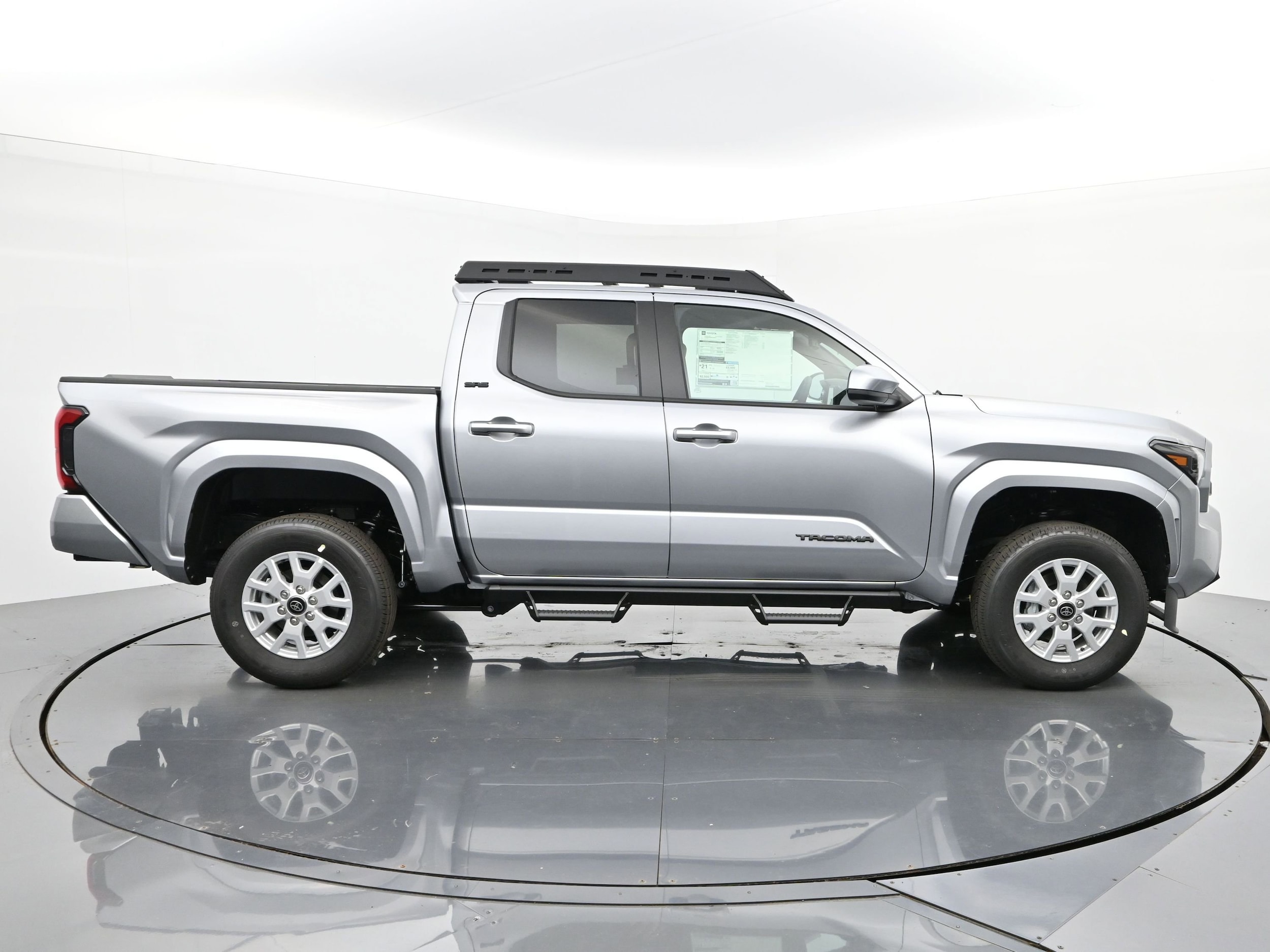 2025 Toyota Tacoma SR5 - Photo 6