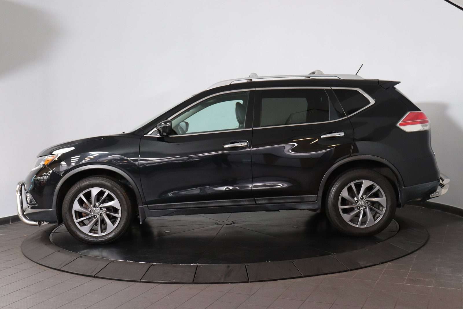 Used 2016 Nissan Rogue SL with VIN 5N1AT2MV2GC838807 for sale in New York, NY