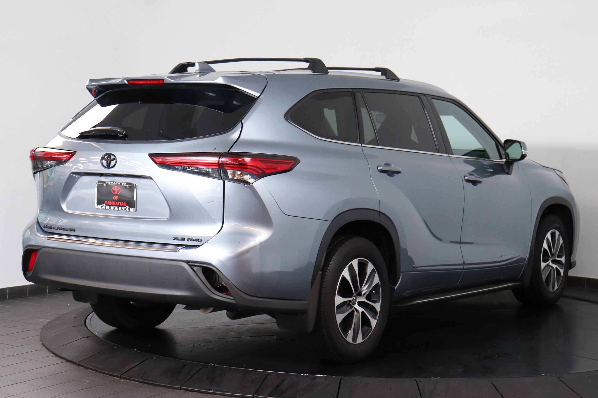 2022 Toyota Highlander XLE photo 3