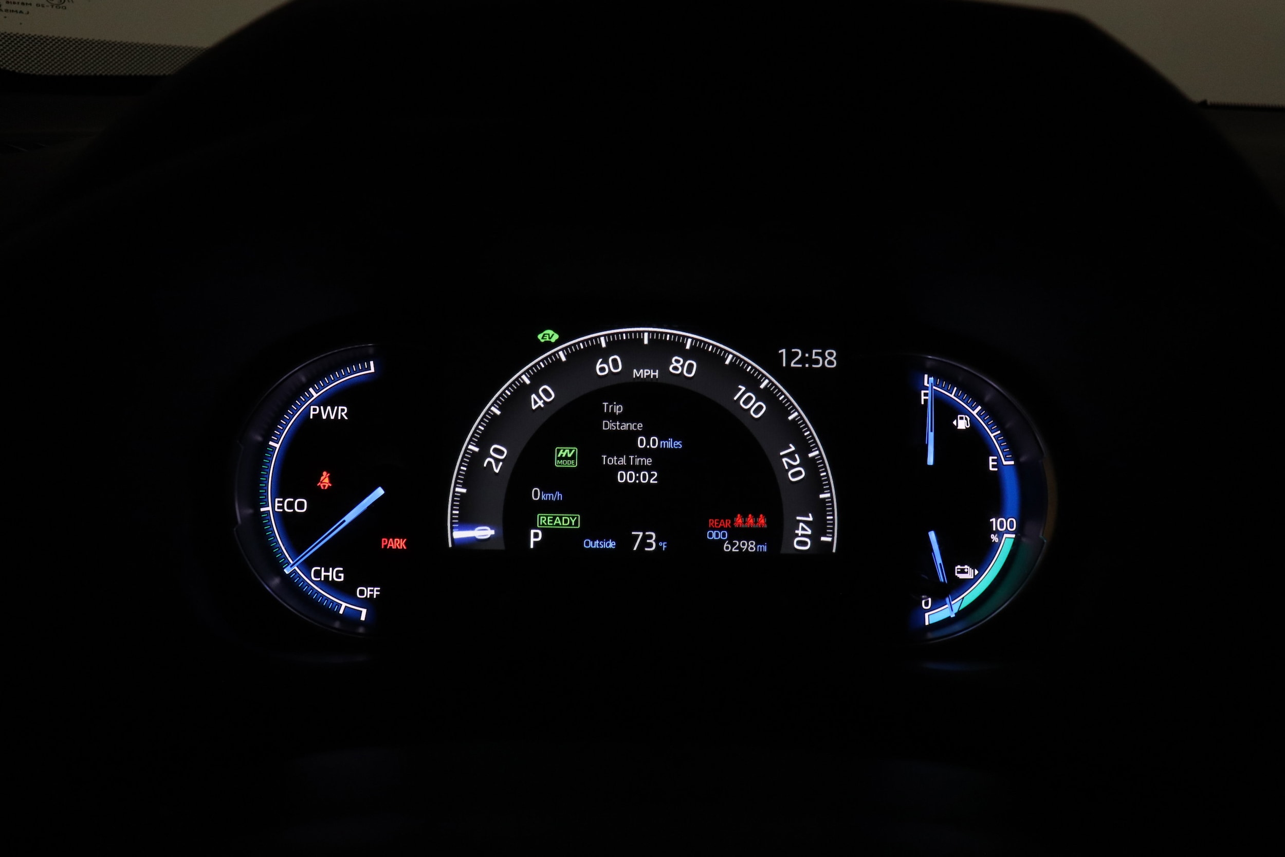 2025 Toyota RAV4 SE - Photo 25