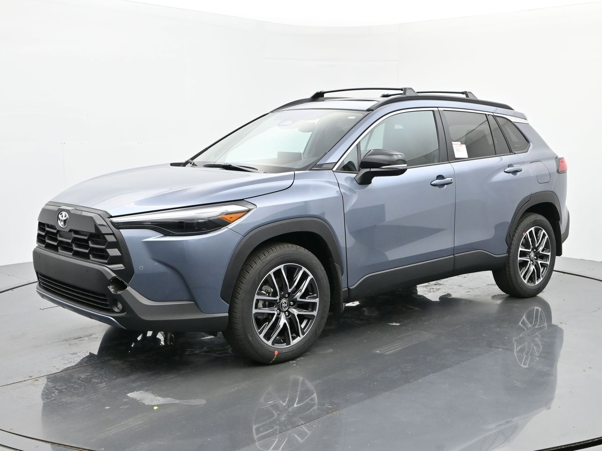 2026 Toyota Corolla Cross XLE's photo