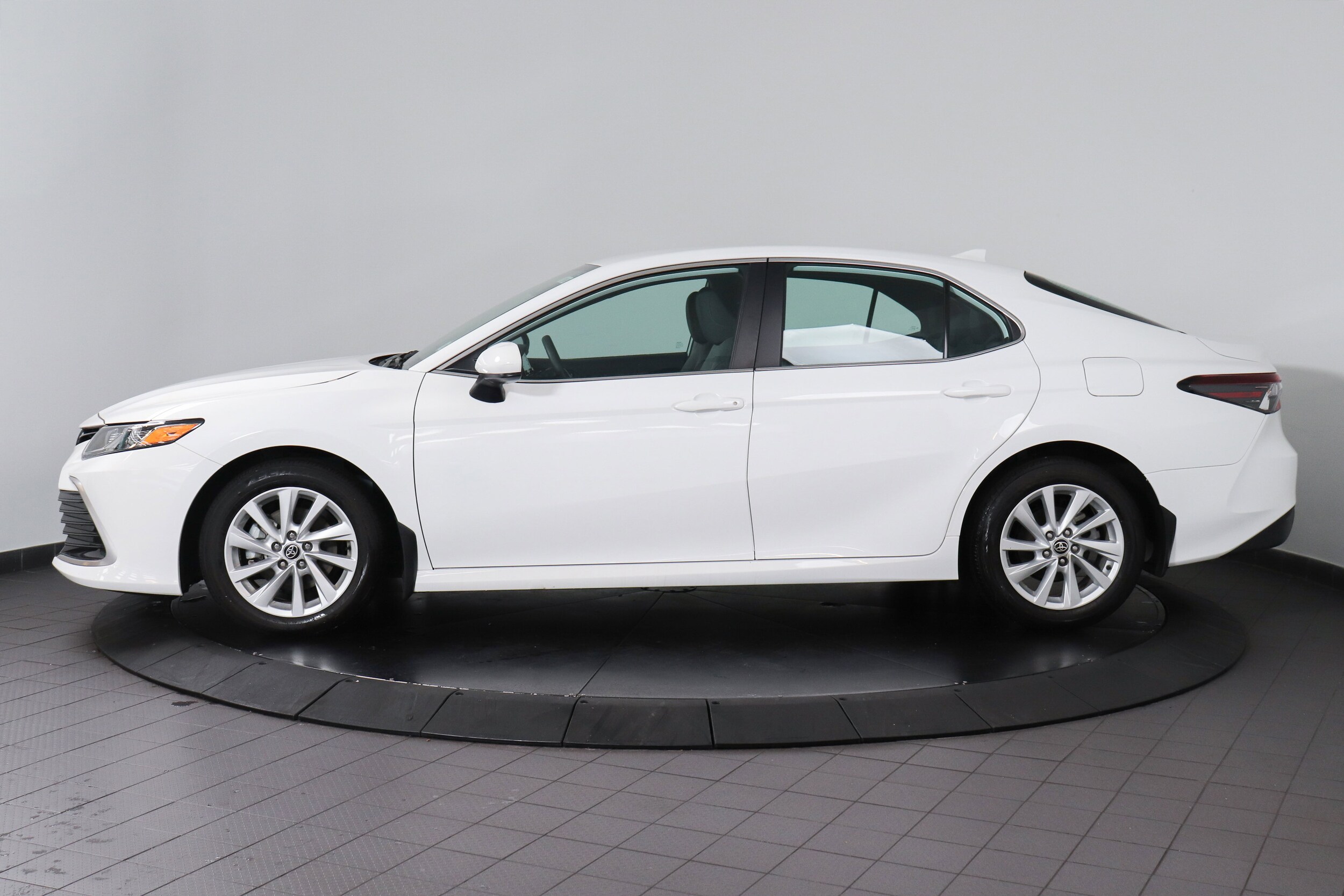 2023 Toyota Camry LE photo 2