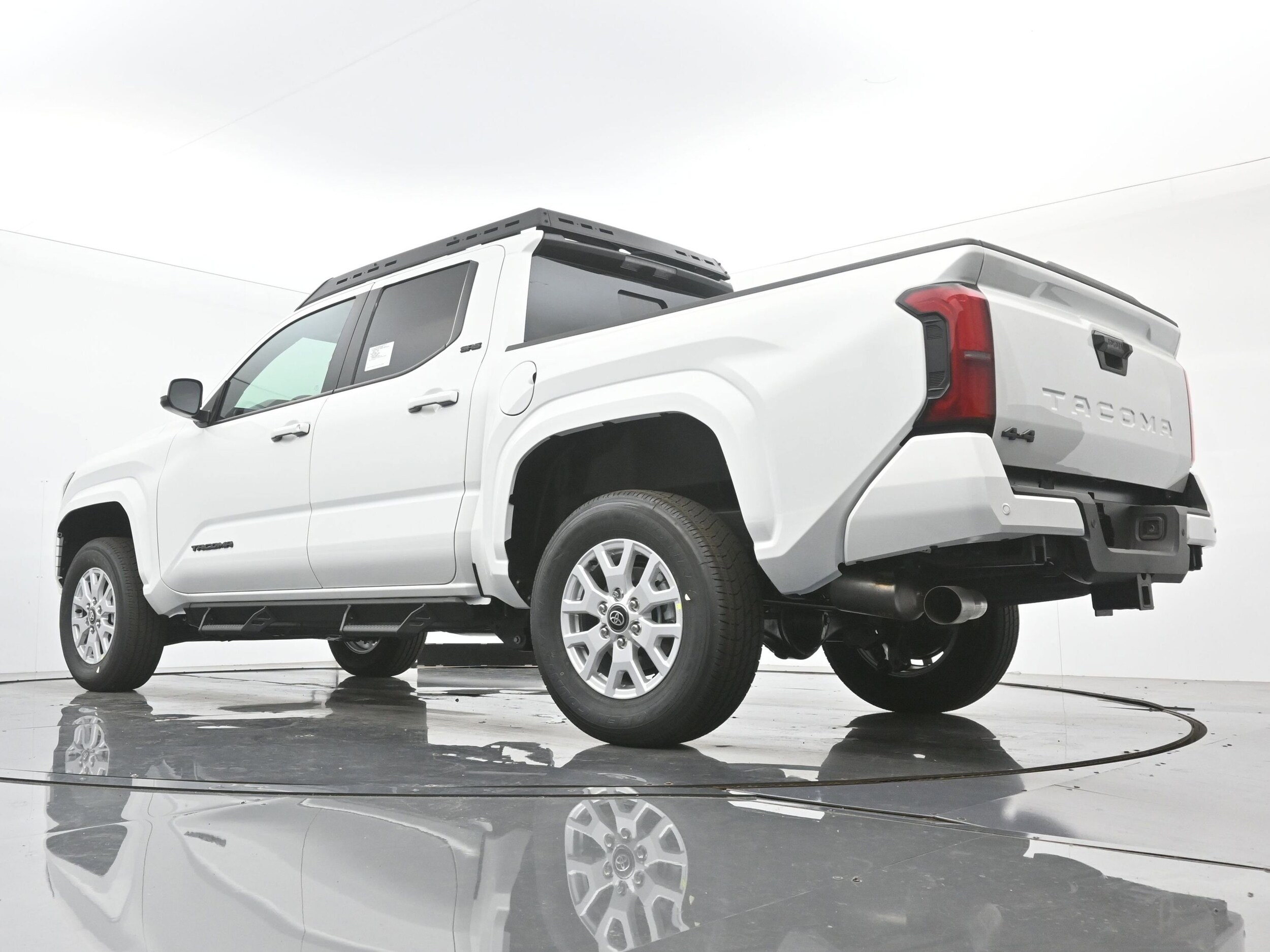 2025 Toyota Tacoma SR5 - Photo 17