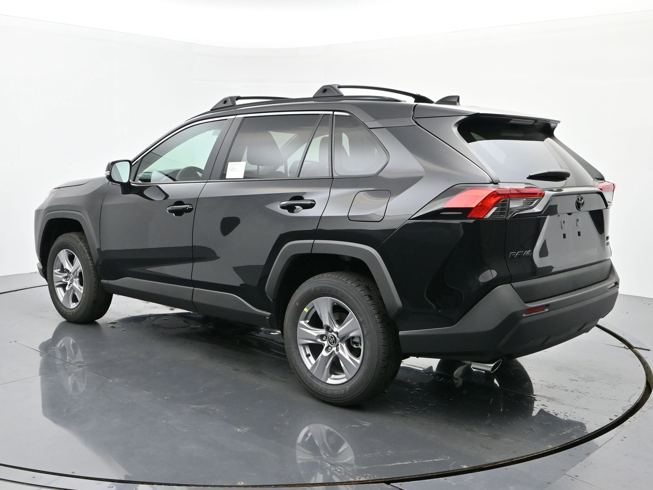2025 Toyota RAV4 XLE photo 3