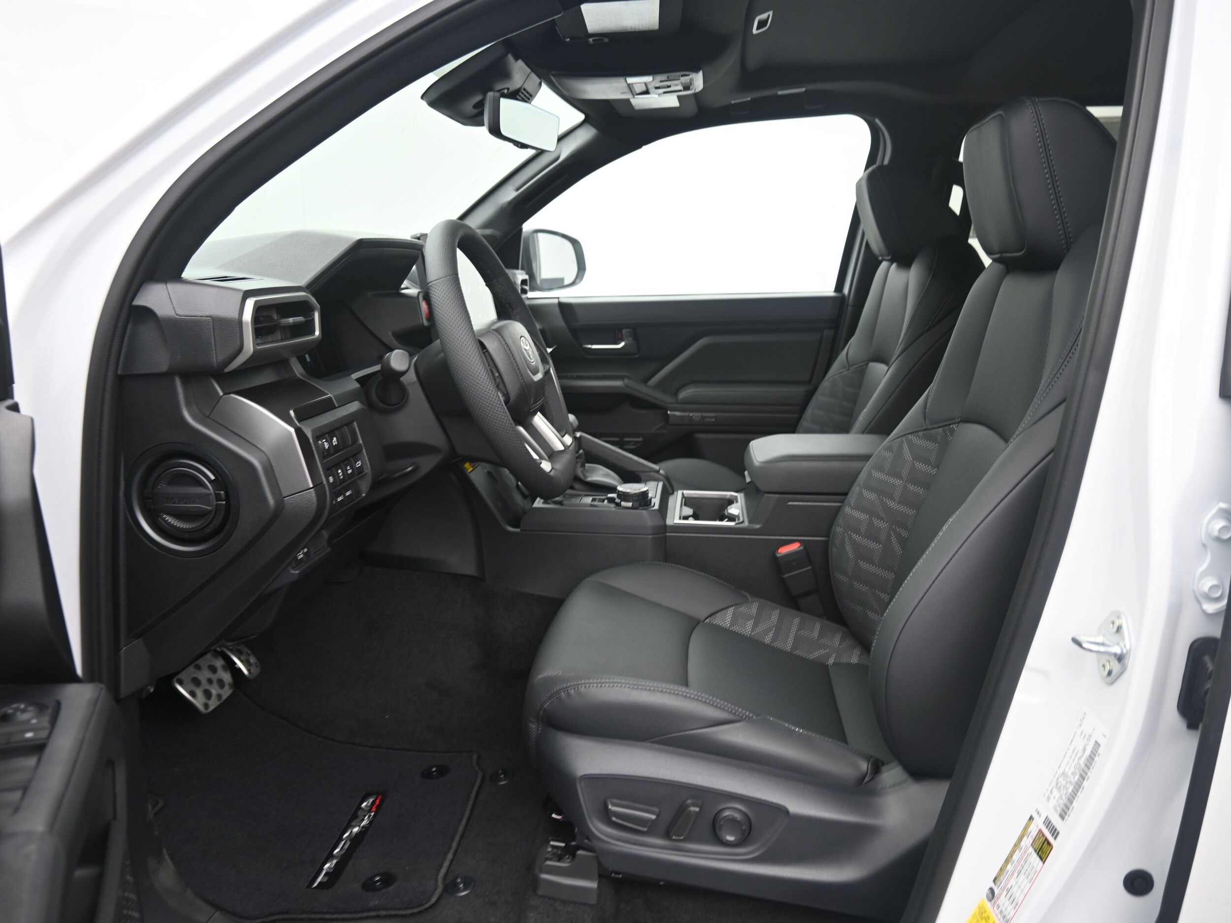 2025 Toyota Tacoma TRD Sport - Photo 11